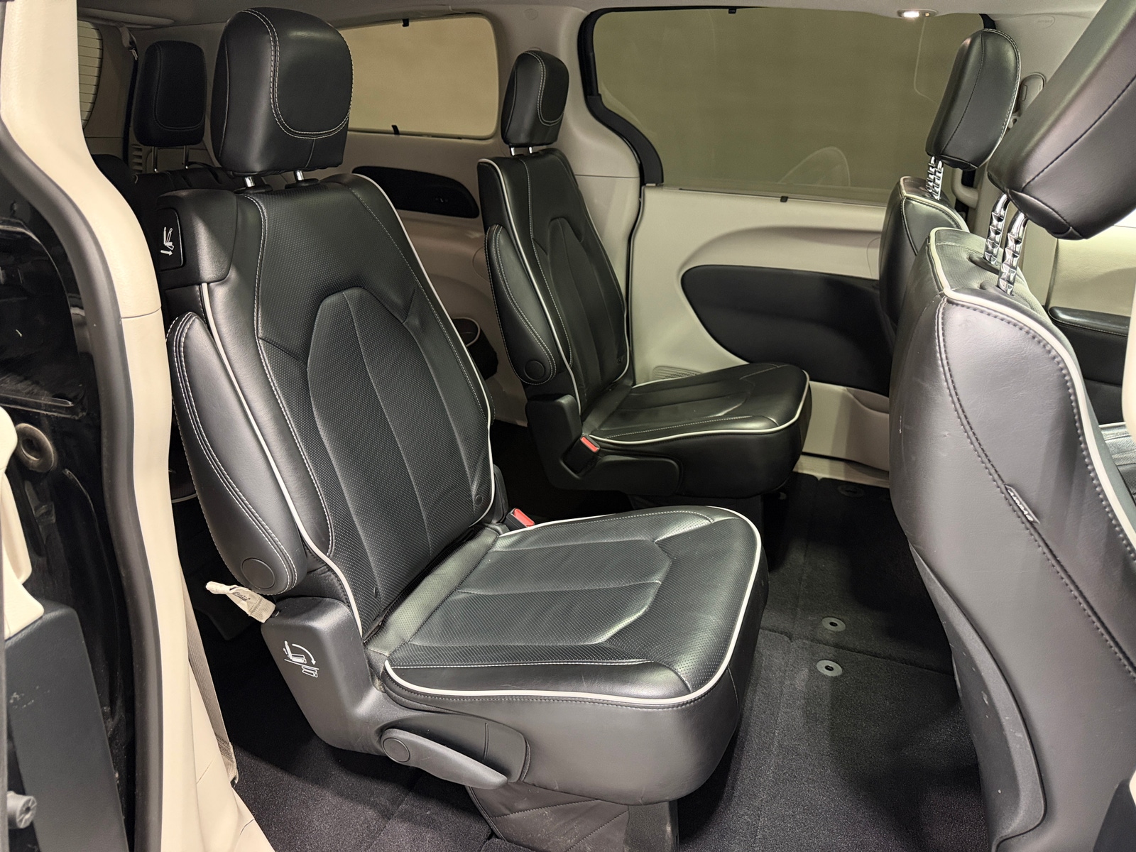 Thumbnail: 2022 Chrysler Pacifica - 5