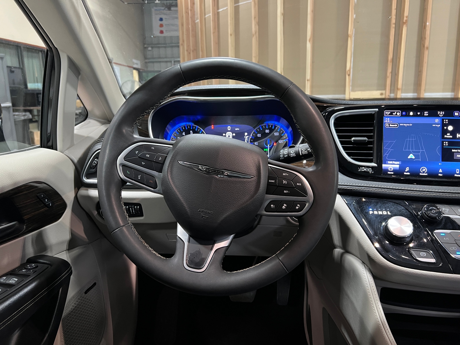 Thumbnail: 2022 Chrysler Pacifica - 4