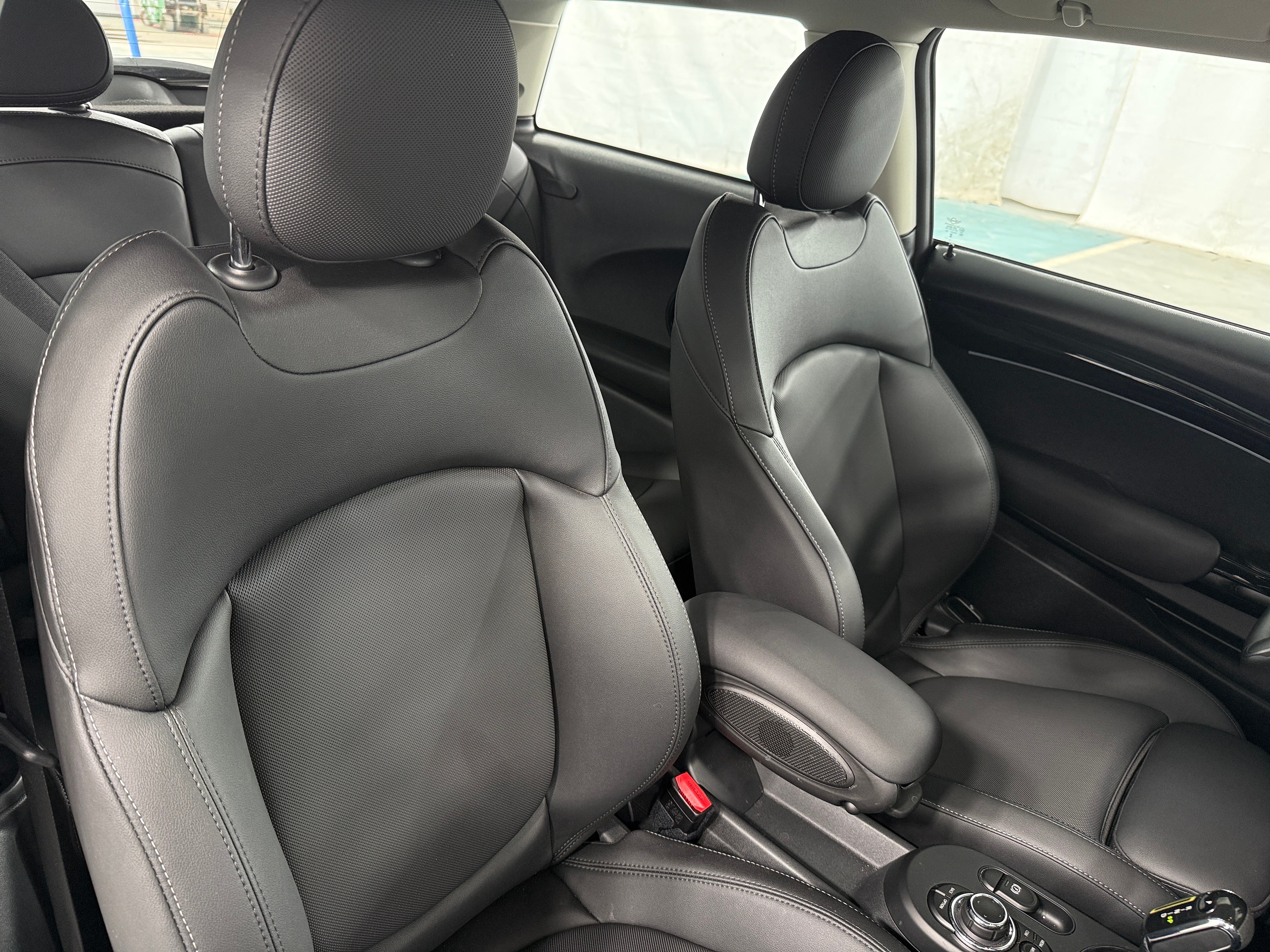 2024 MINI Hardtop 2 Door SE - Photo 5