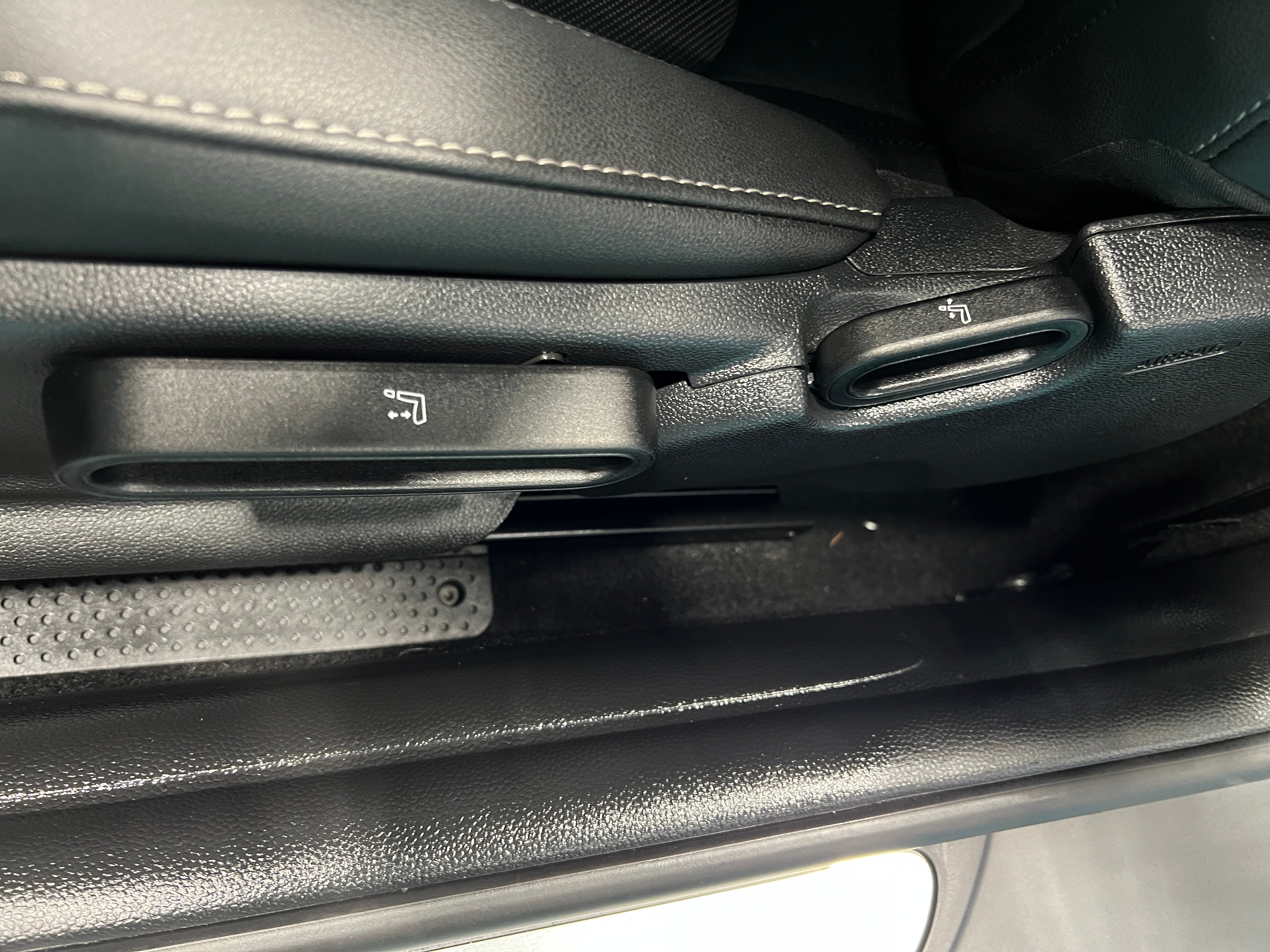 2024 MINI Hardtop 2 Door SE - Photo 11