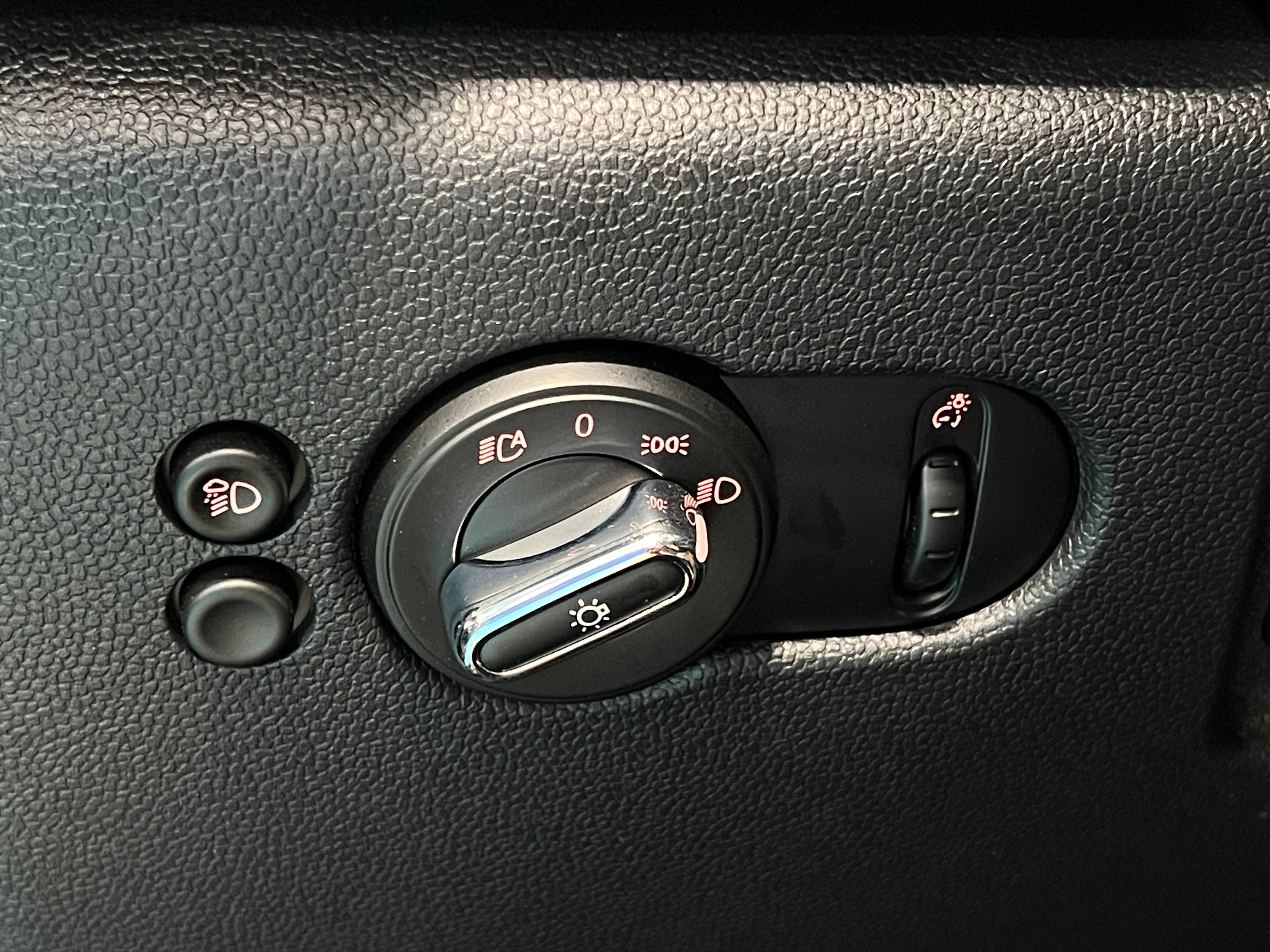 2024 MINI Hardtop 2 Door SE - Photo 12