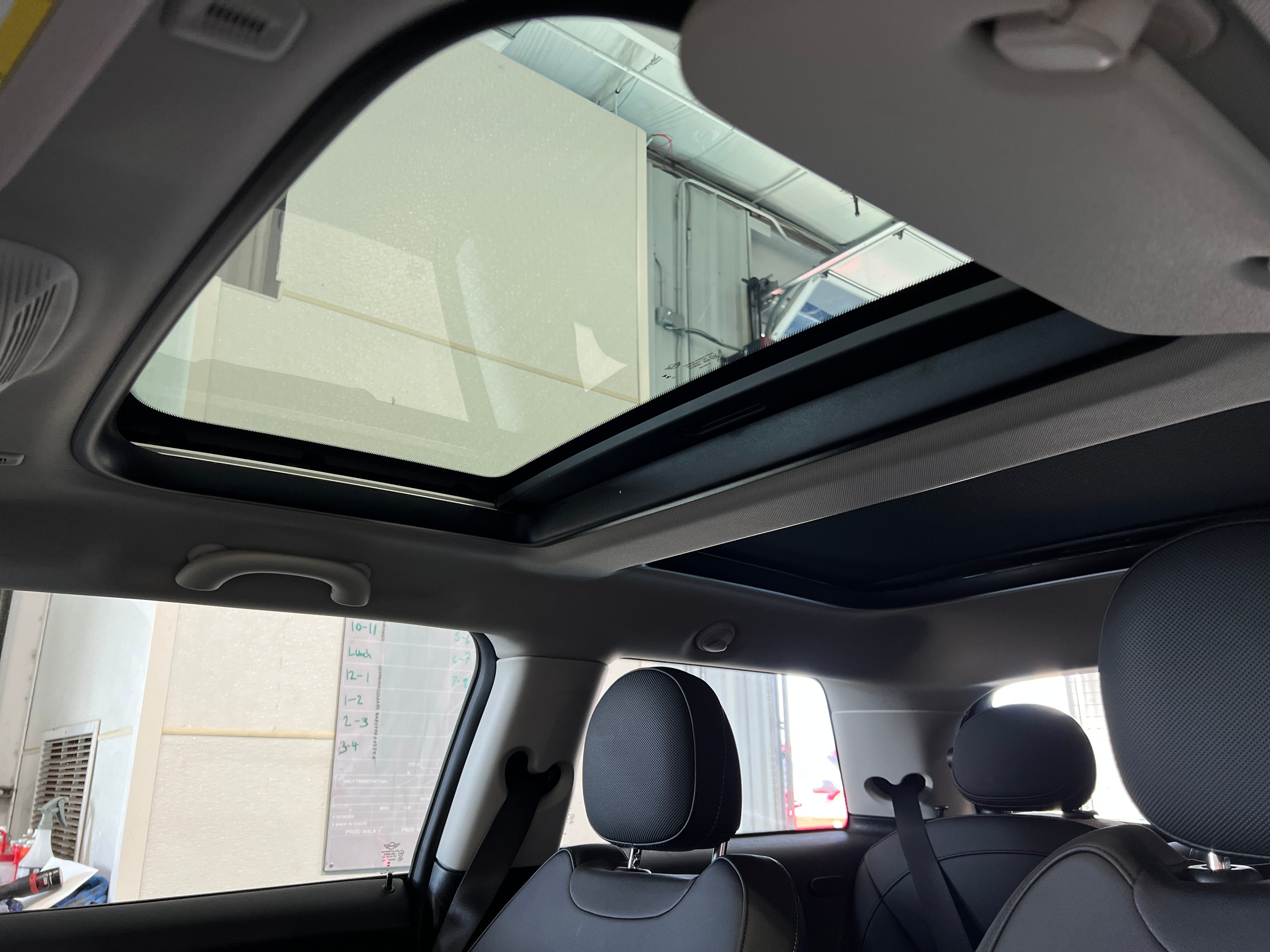 2024 MINI Hardtop 2 Door SE - Photo 18