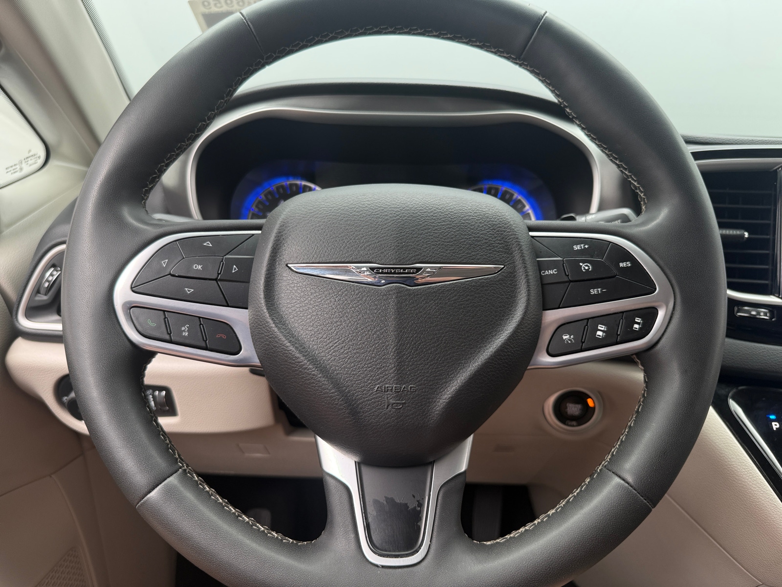 Thumbnail: 2023 Chrysler Pacifica - 4