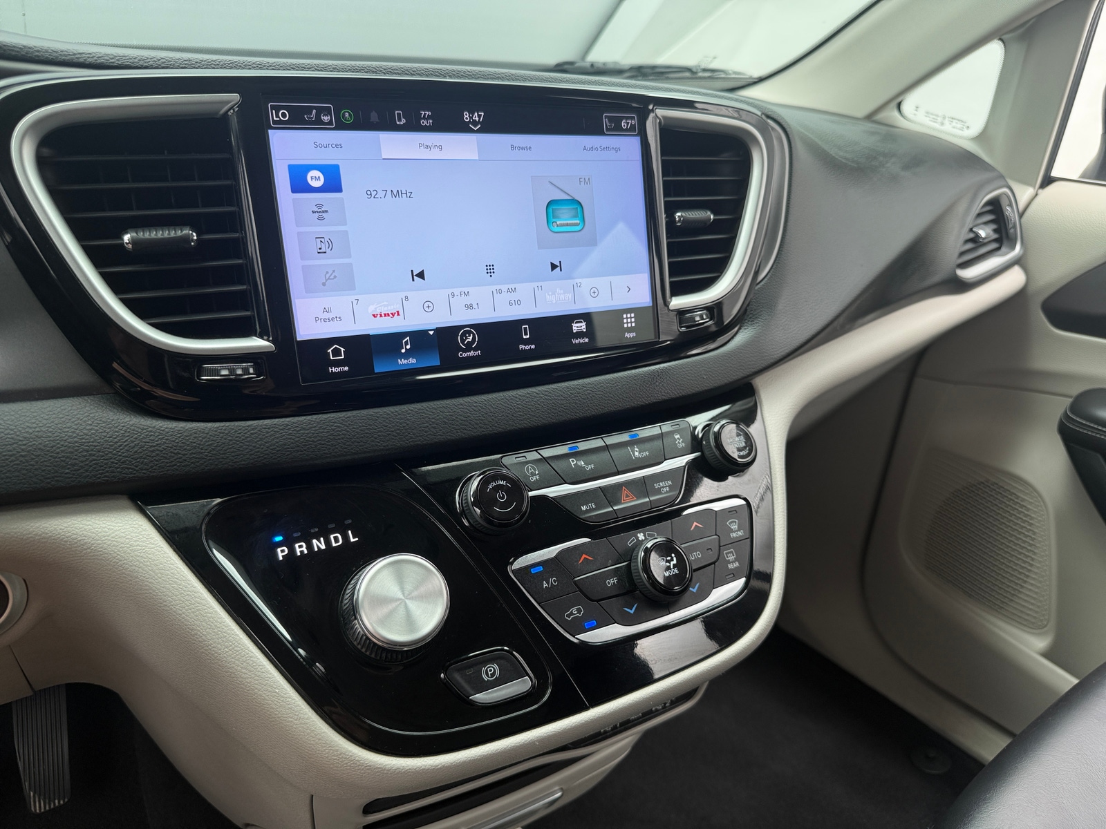 Thumbnail: 2023 Chrysler Pacifica - 3