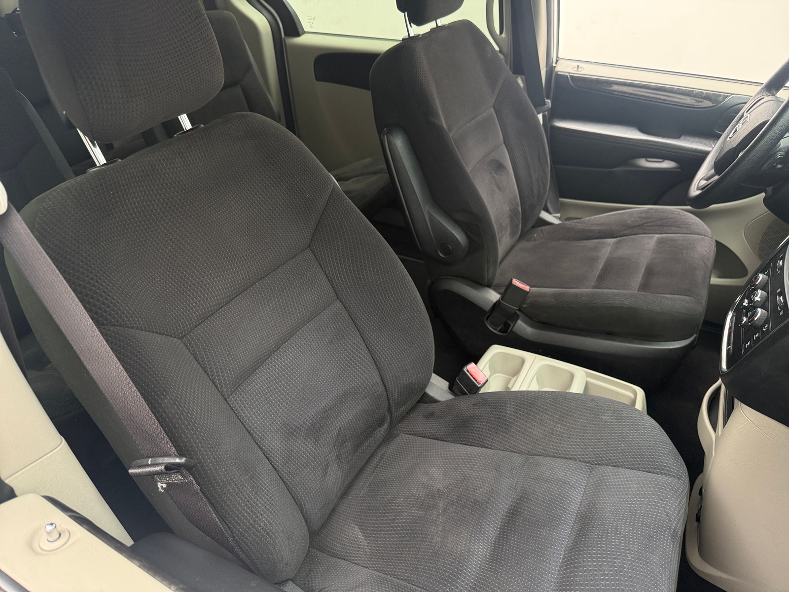 Thumbnail: 2015 Dodge Grand Caravan - 2