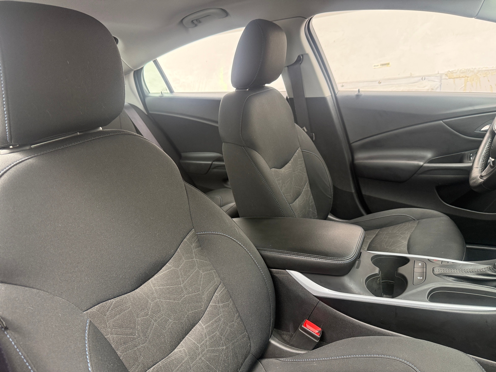 Thumbnail: 2017 Chevrolet Volt - 2