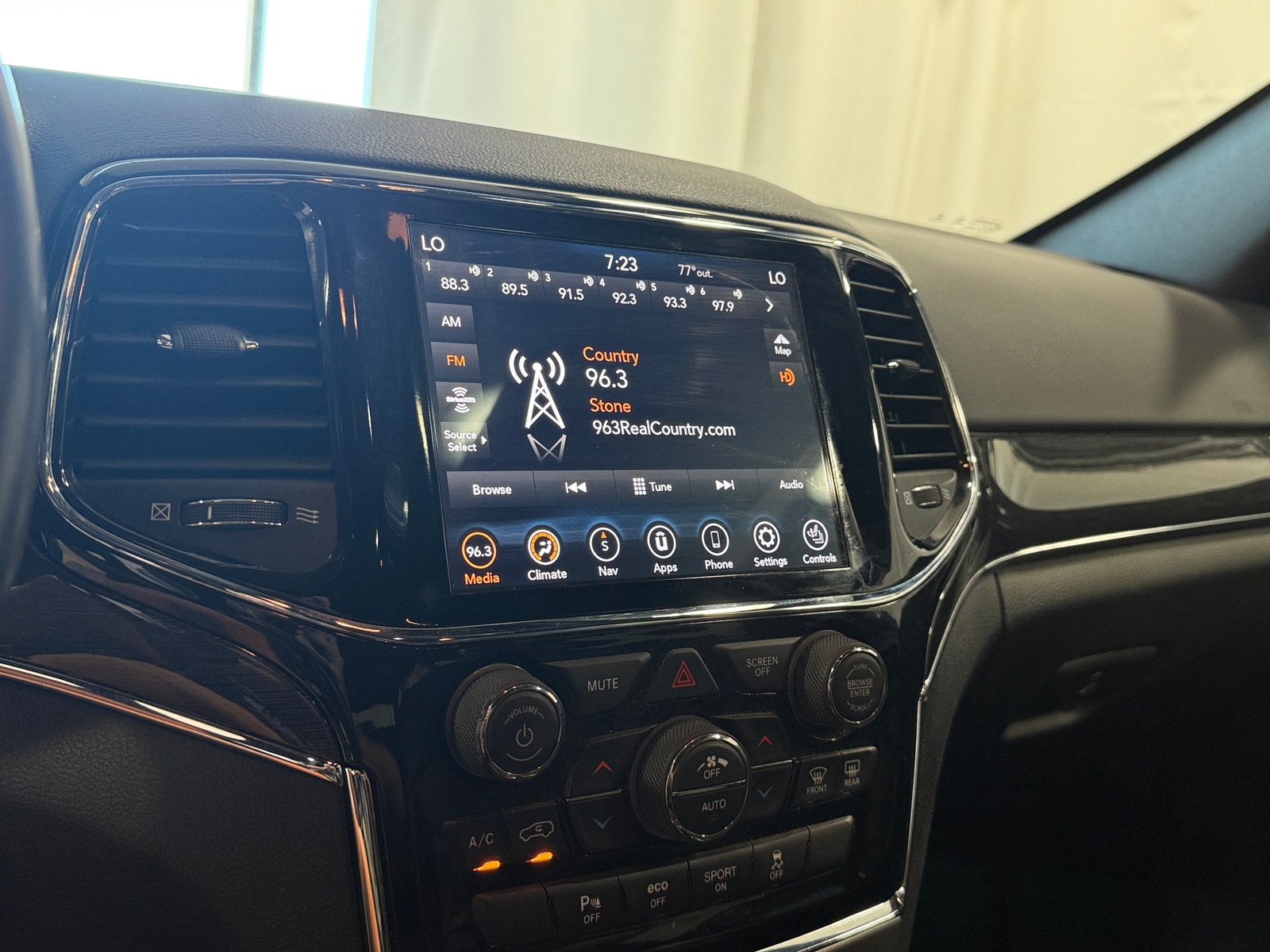 Thumbnail: 2020 Jeep Grand Cherokee - 3
