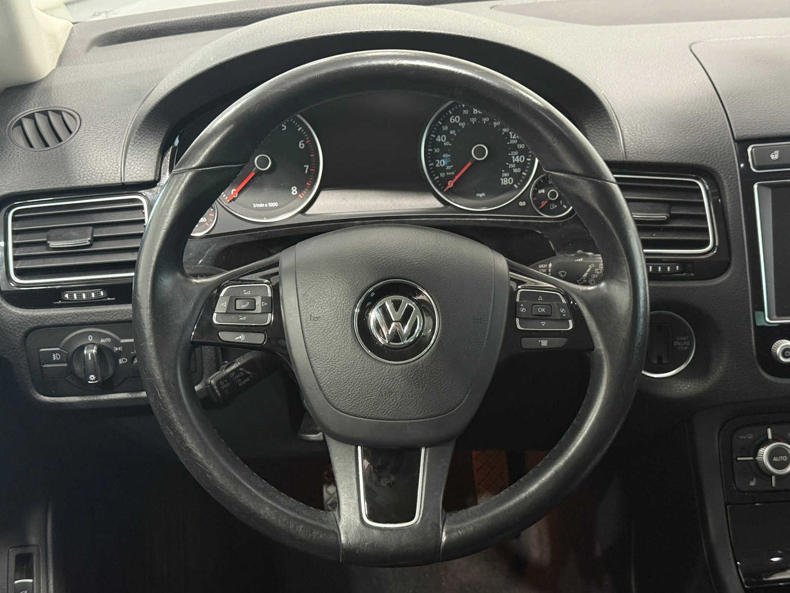 Thumbnail: 2017 Volkswagen Touareg - 5