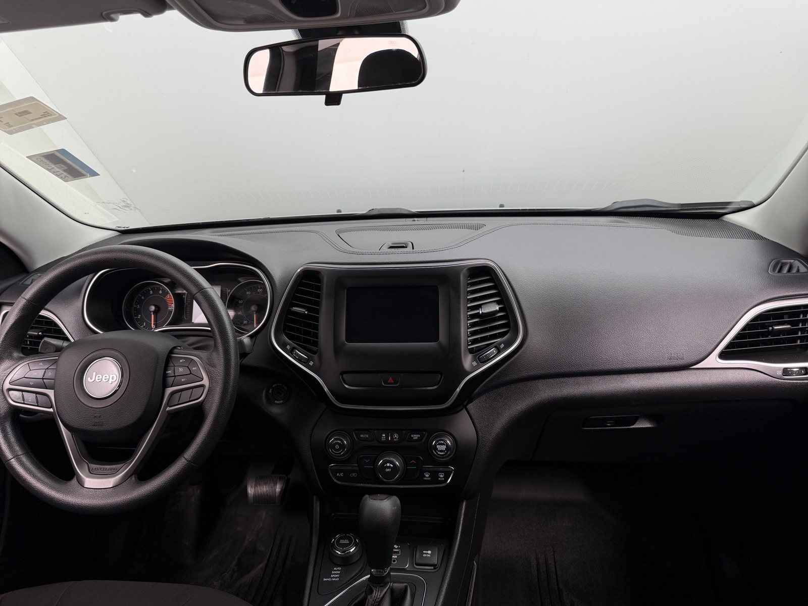 Thumbnail: 2019 Jeep Cherokee - 3