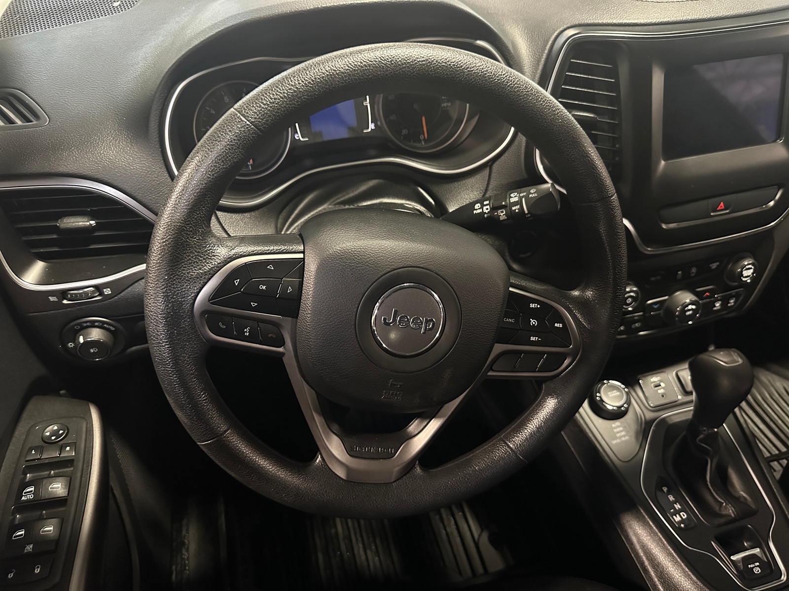 Thumbnail: 2019 Jeep Cherokee - 5