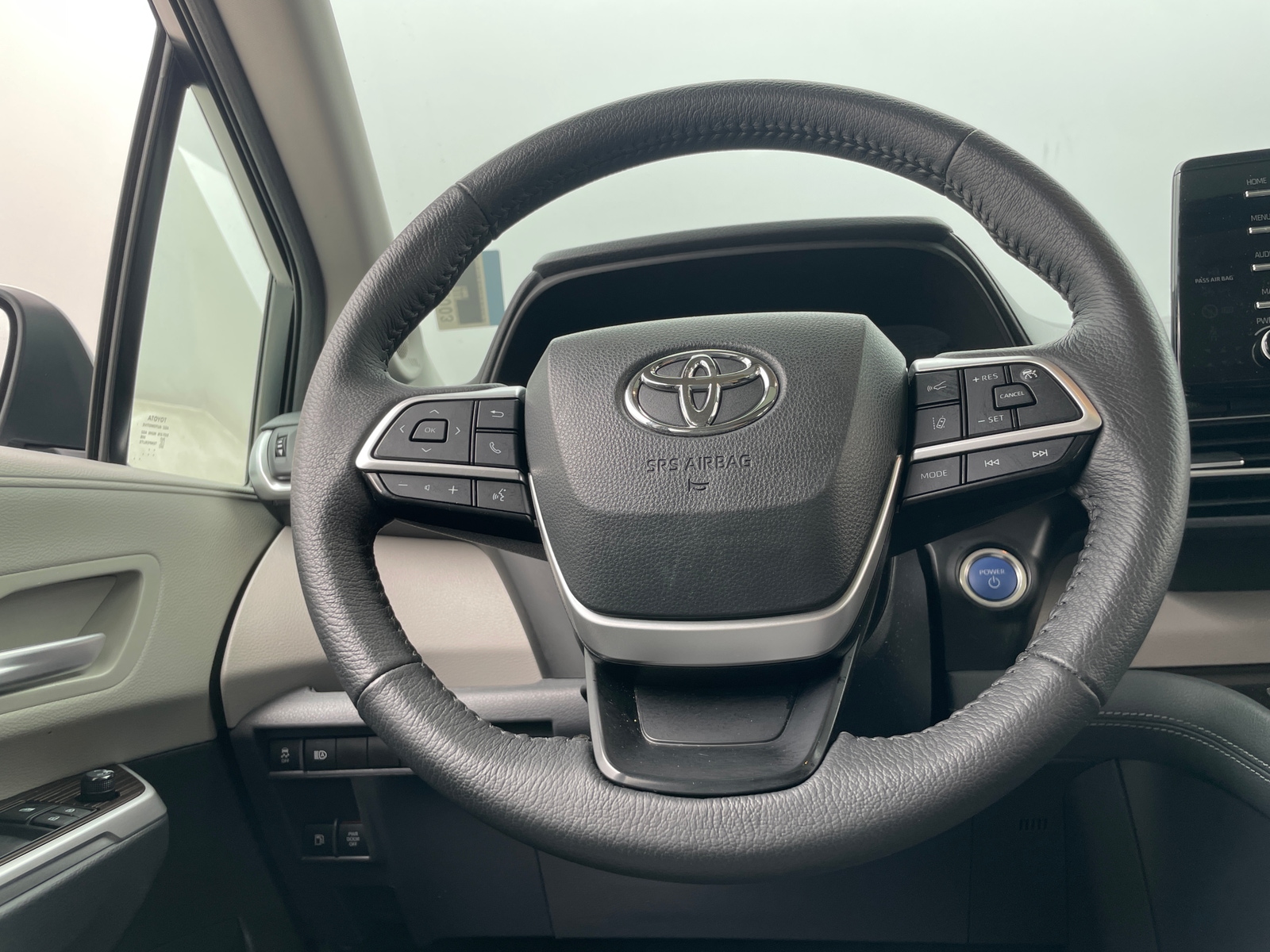 Thumbnail: 2023 Toyota Sienna - 4