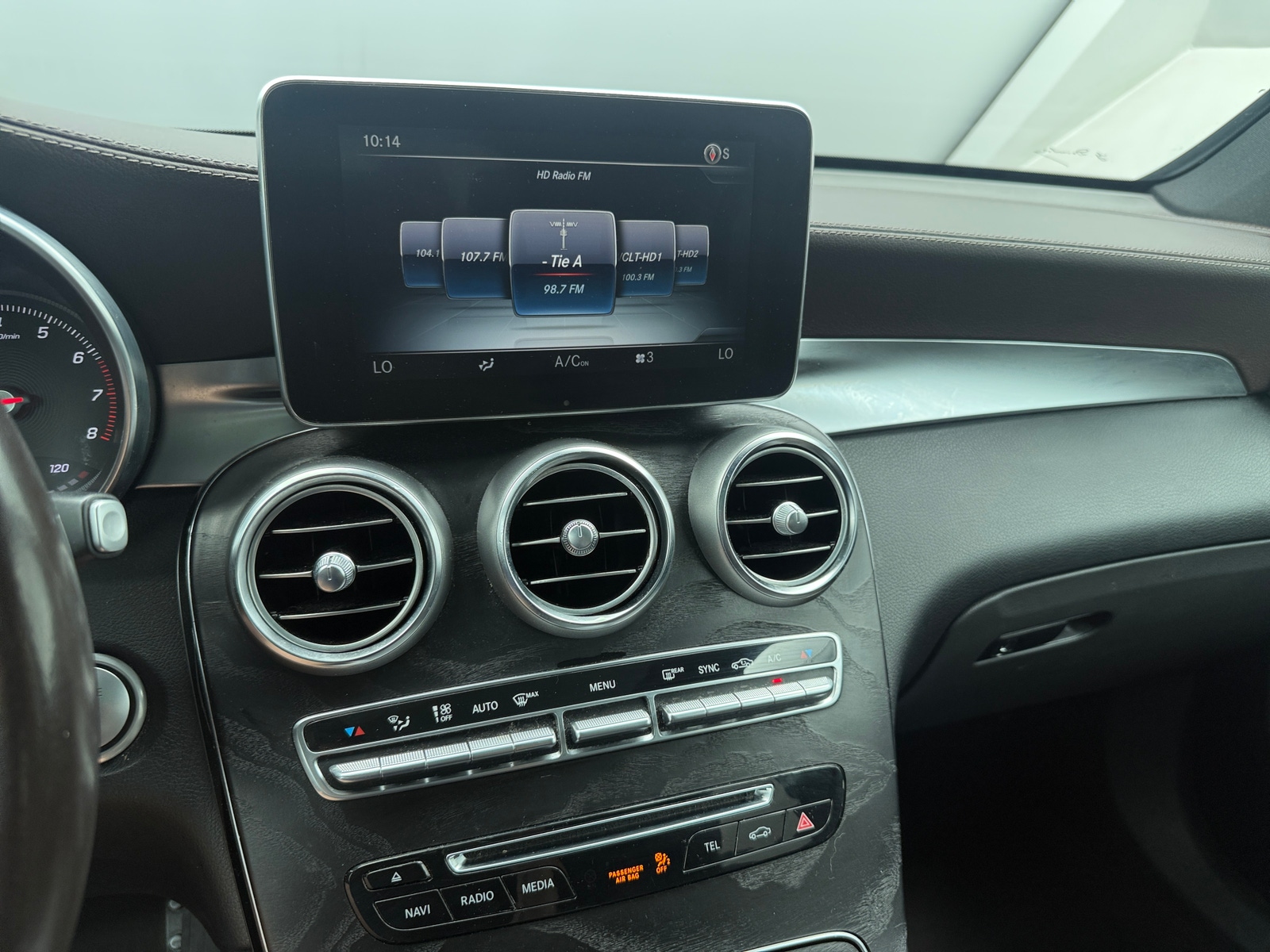Thumbnail: 2016 Mercedes-Benz GLC - 3