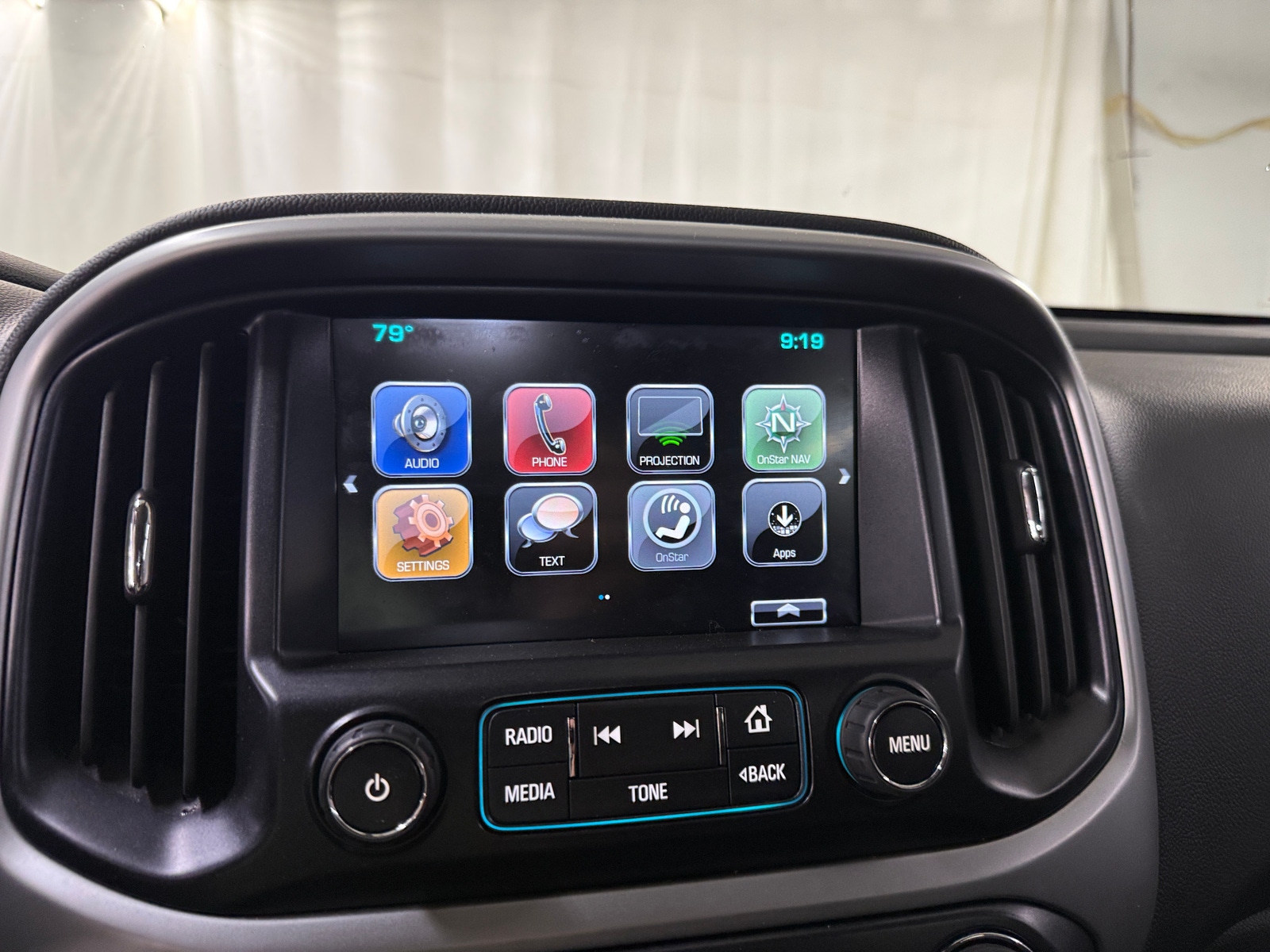 Thumbnail: 2017 Chevrolet Colorado - 3