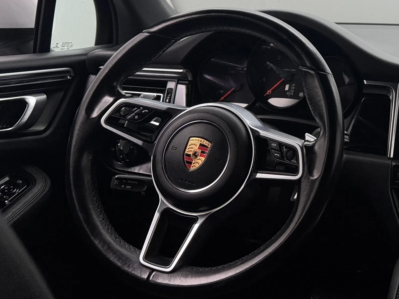 Thumbnail: 2020 Porsche Macan - 4
