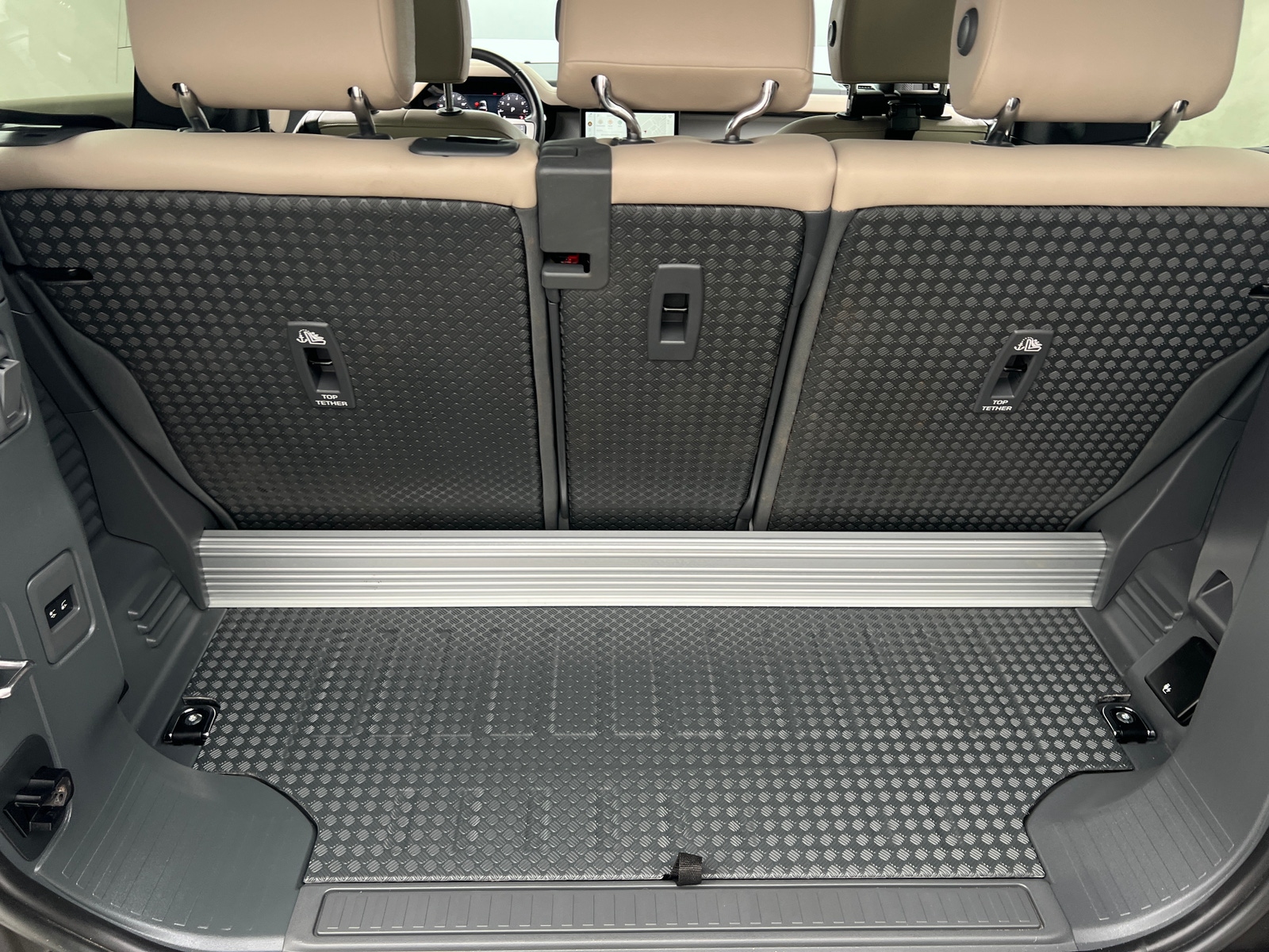 Thumbnail: 2023 Land Rover Defender - 5