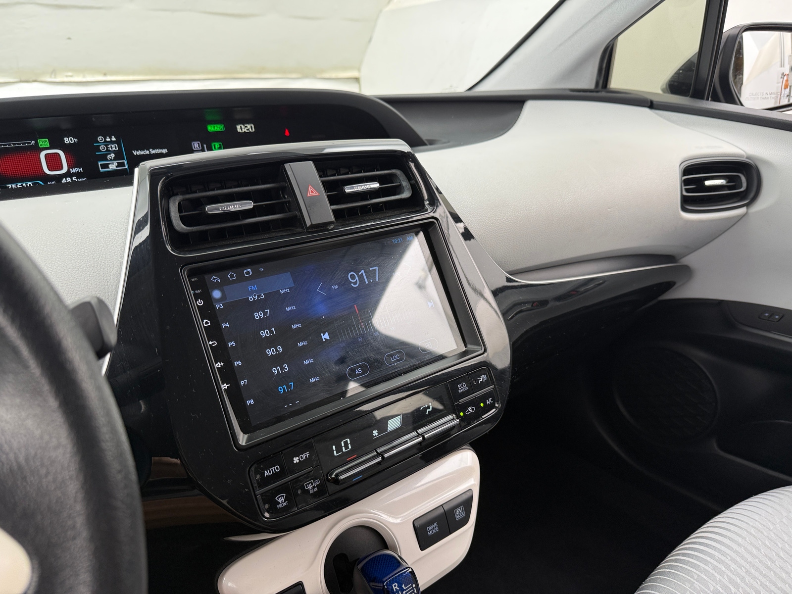 Thumbnail: 2016 Toyota Prius - 4