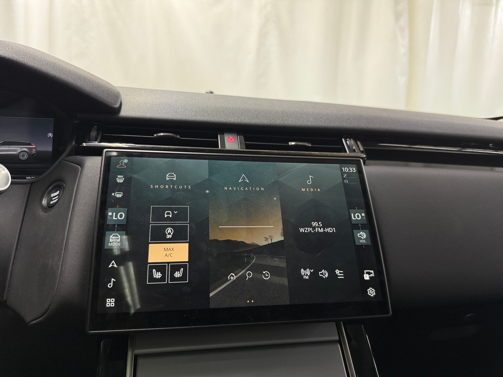 Thumbnail: 2024 Land Rover Range Rover Velar - 3