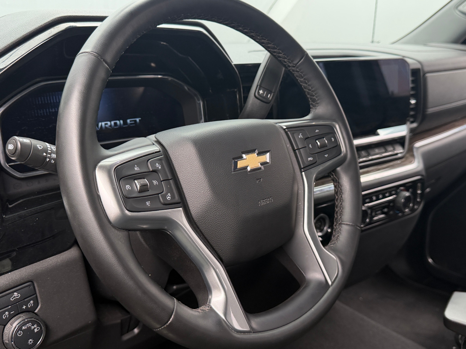 Thumbnail: 2023 Chevrolet Silverado 1500 - 5