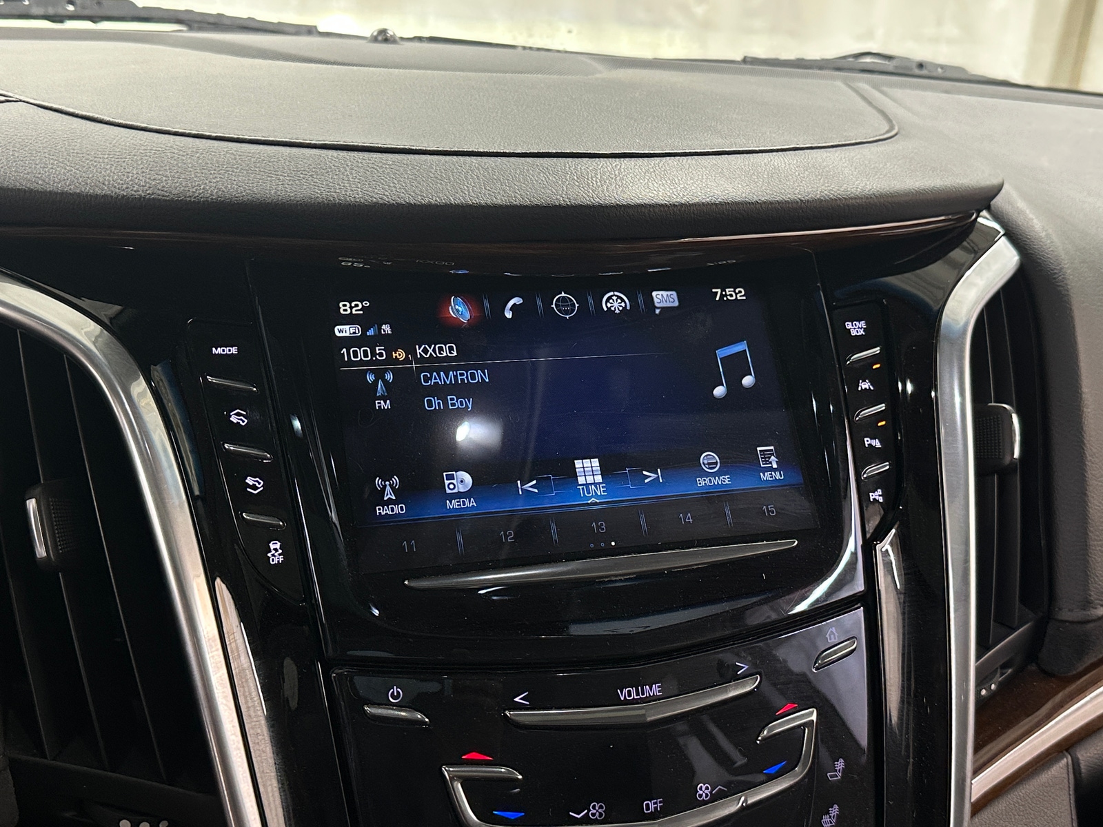 Thumbnail: 2020 Cadillac Escalade - 3