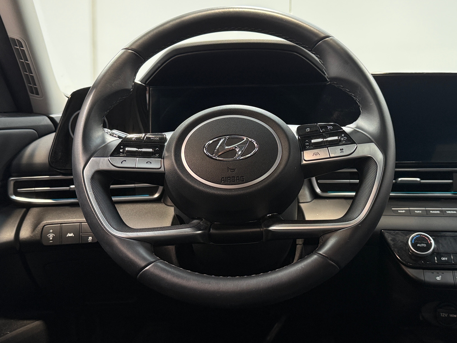 Thumbnail: 2023 Hyundai Elantra - 4