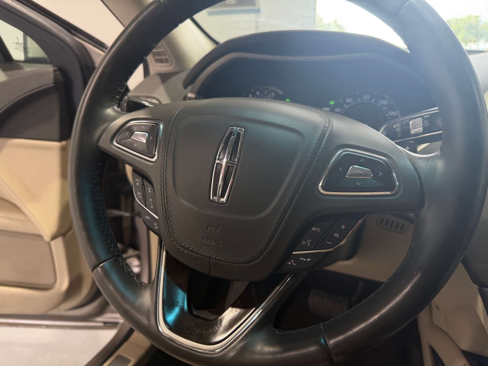 Thumbnail: 2019 Lincoln MKZ - 4
