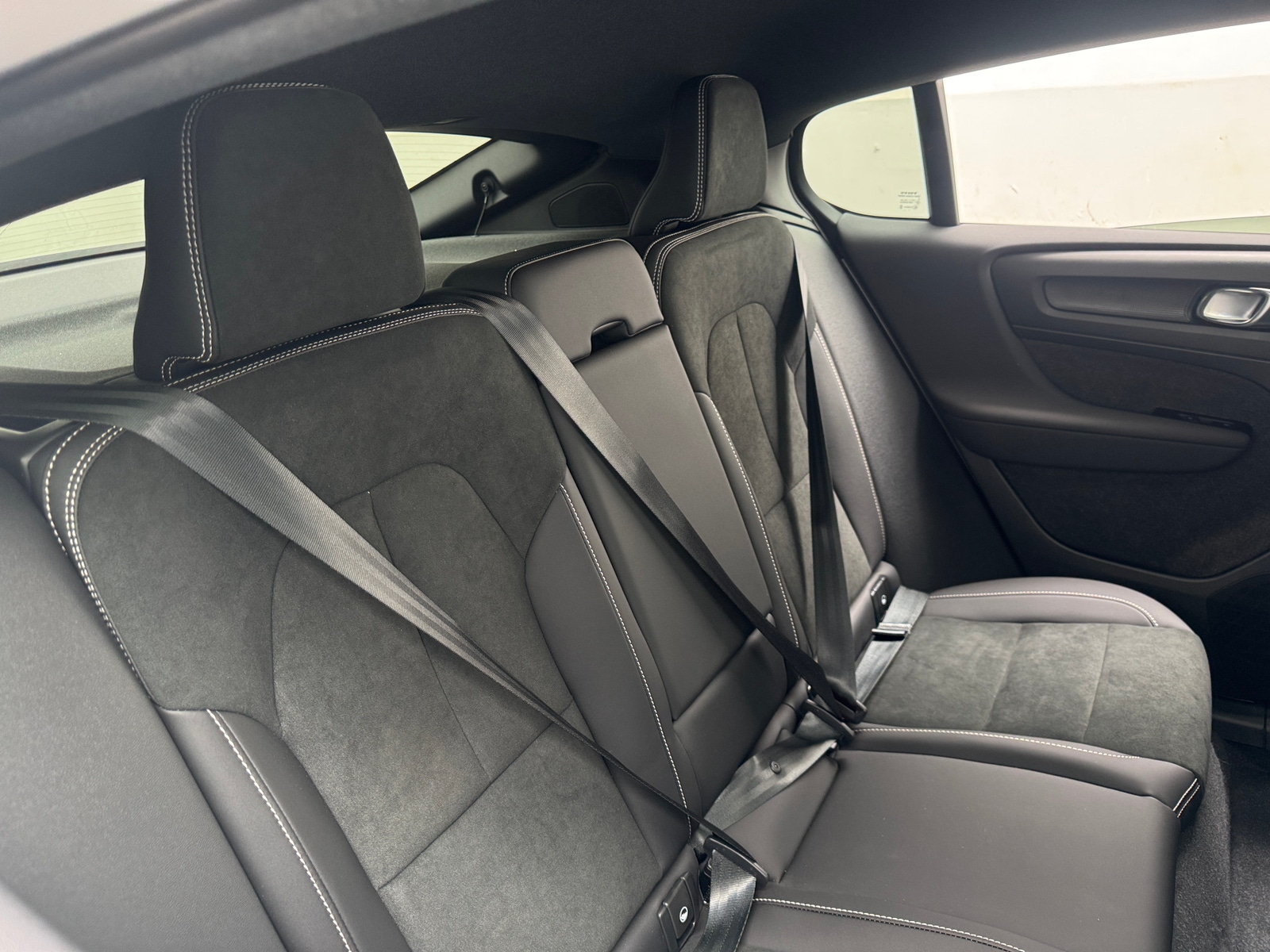 Thumbnail: 2022 Volvo C40 - 6