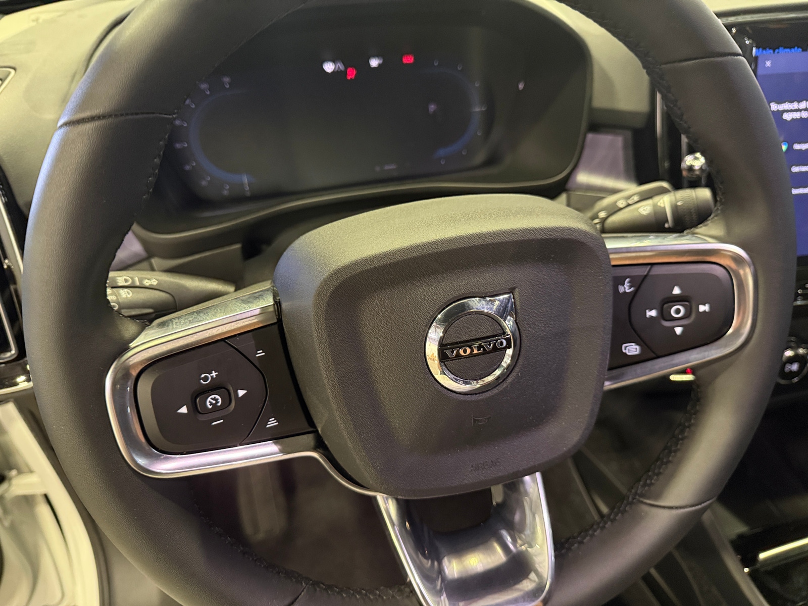 Thumbnail: 2022 Volvo C40 - 5