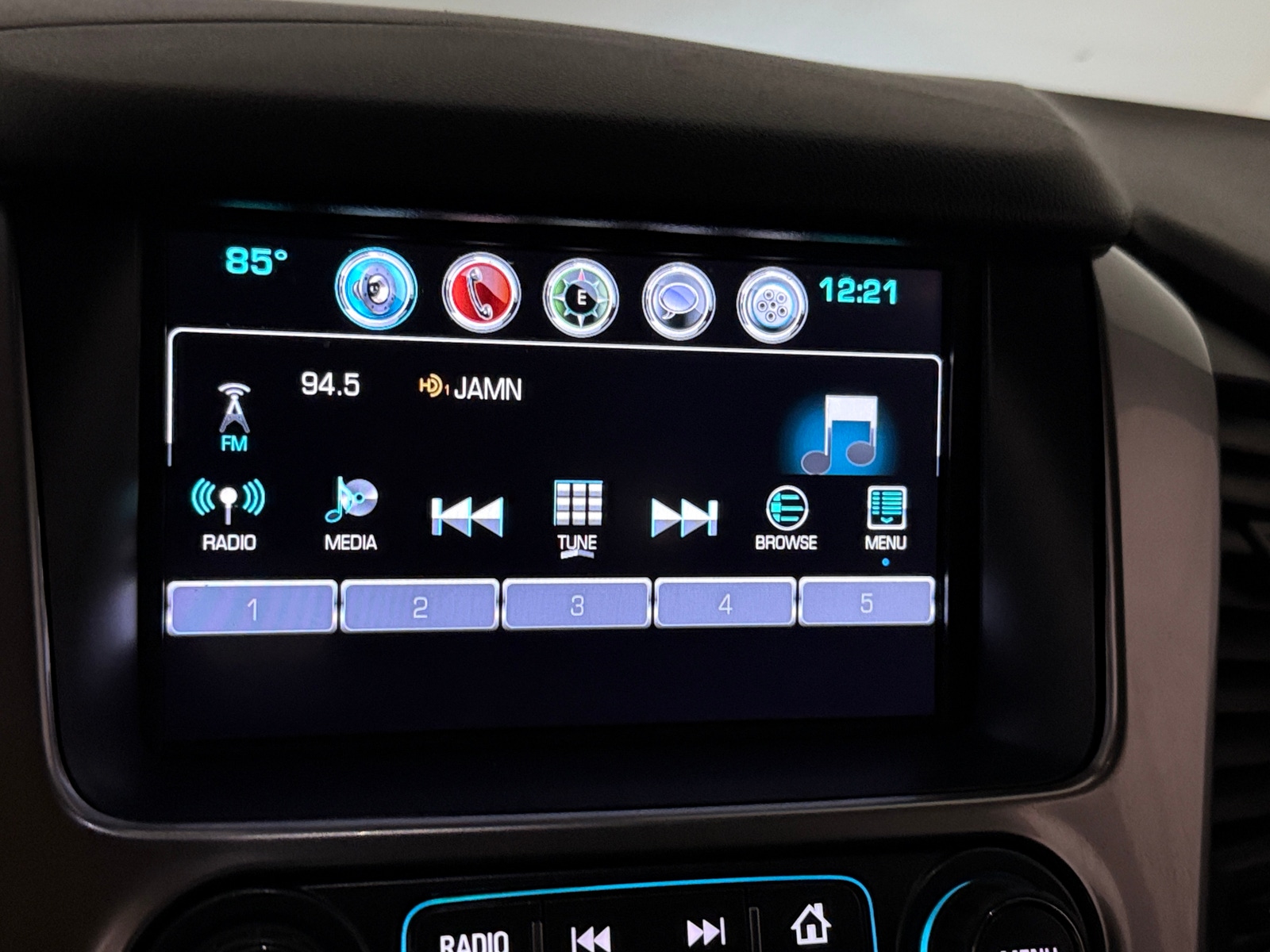 Thumbnail: 2018 Chevrolet Suburban - 3