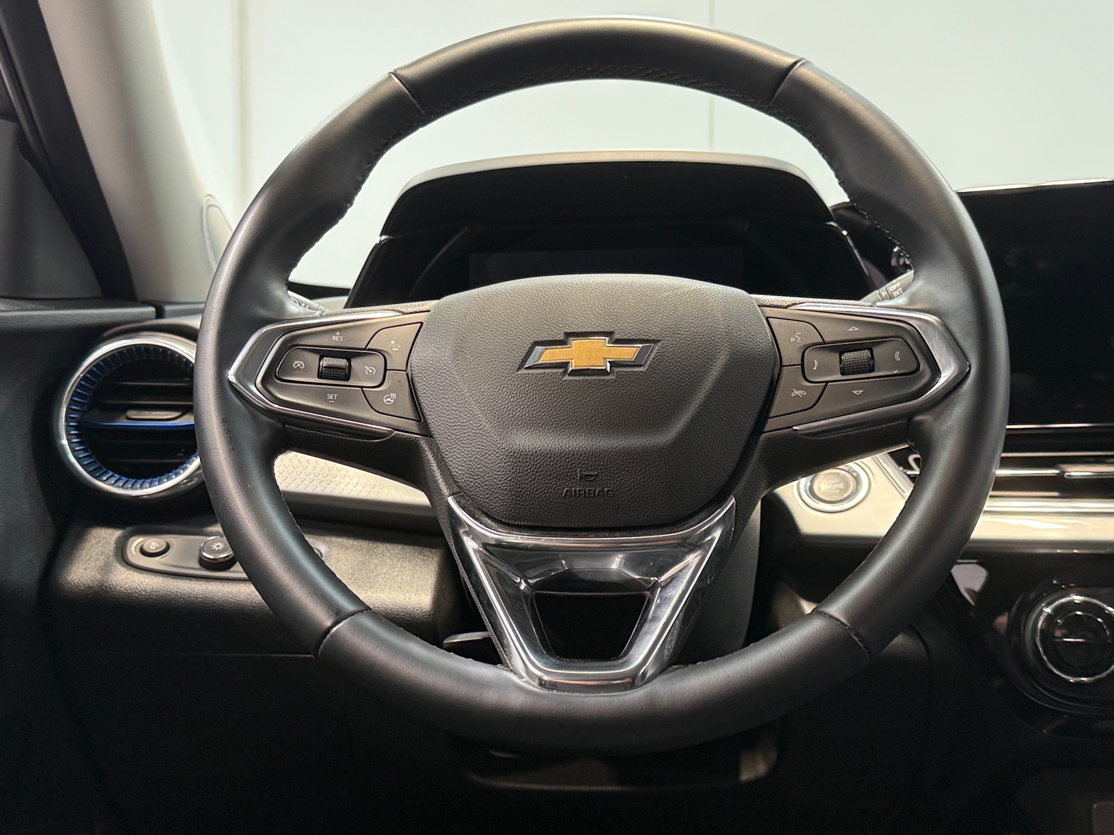 Thumbnail: 2025 Chevrolet Trax - 5