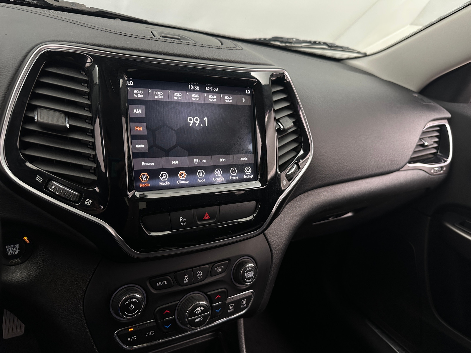 Thumbnail: 2019 Jeep Cherokee - 3