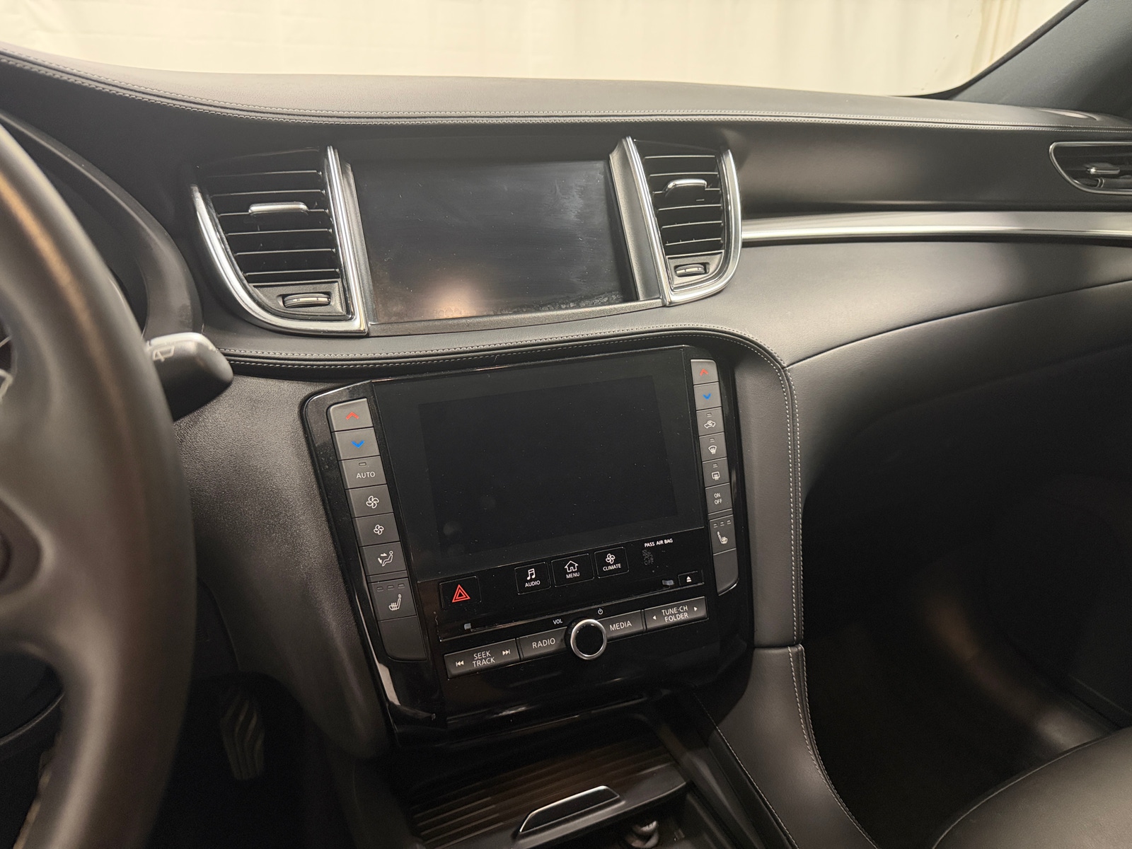 Thumbnail: 2020 INFINITI QX50 - 3