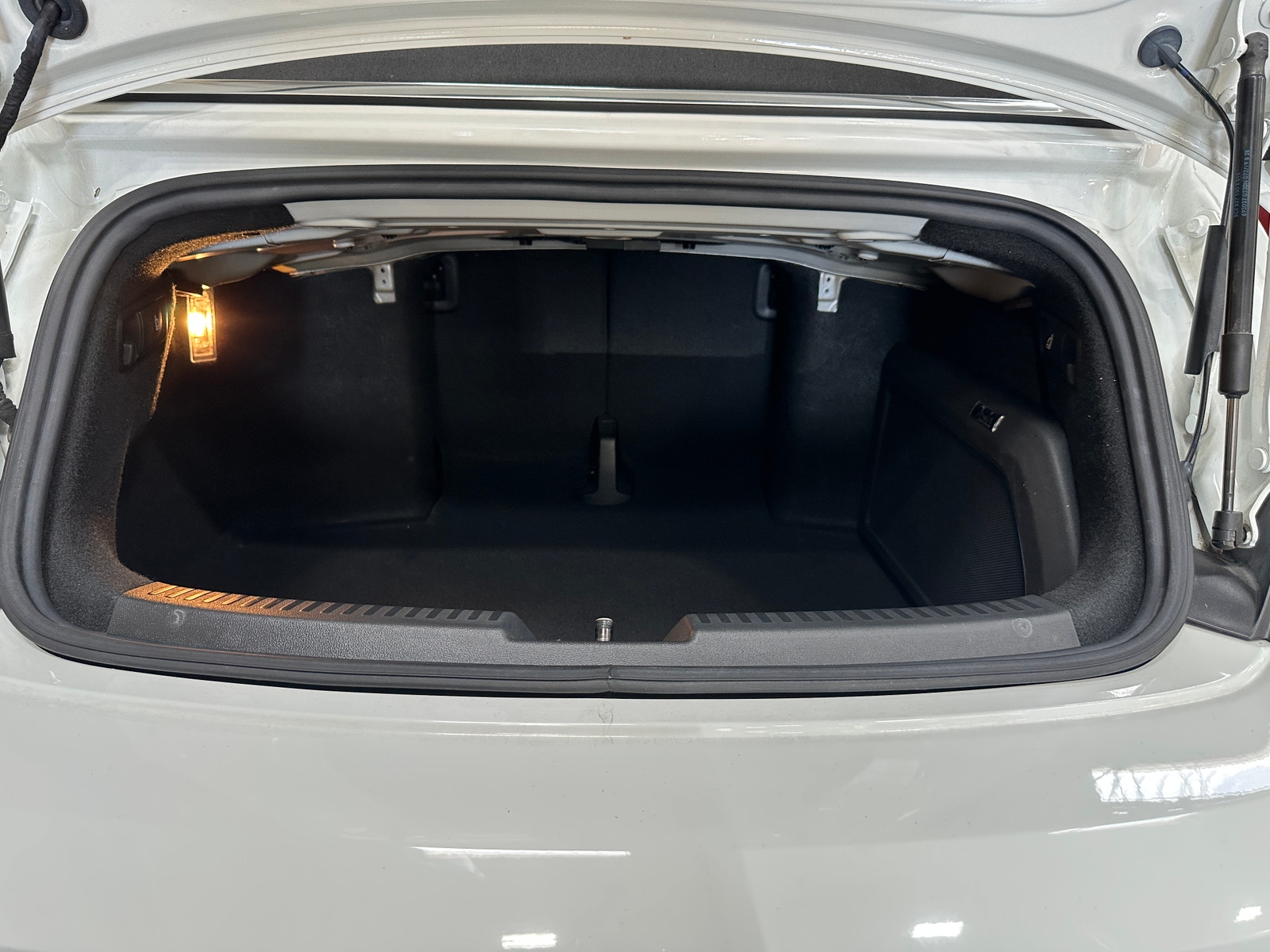 Thumbnail: 2019 Volkswagen Beetle - 6