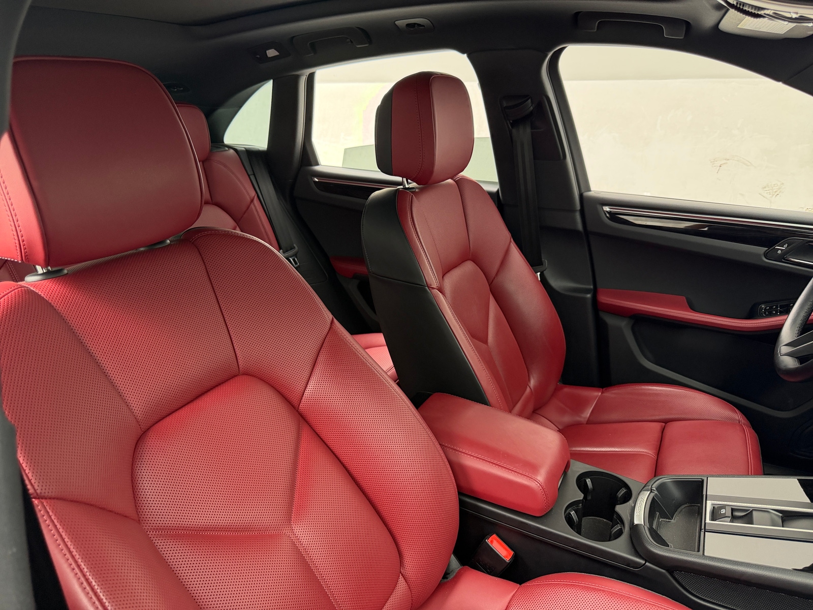 Thumbnail: 2023 Porsche Macan - 2
