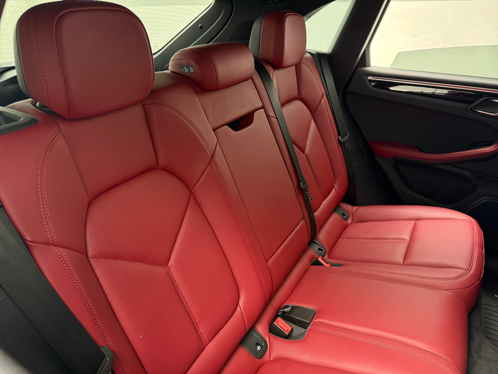Thumbnail: 2023 Porsche Macan - 6