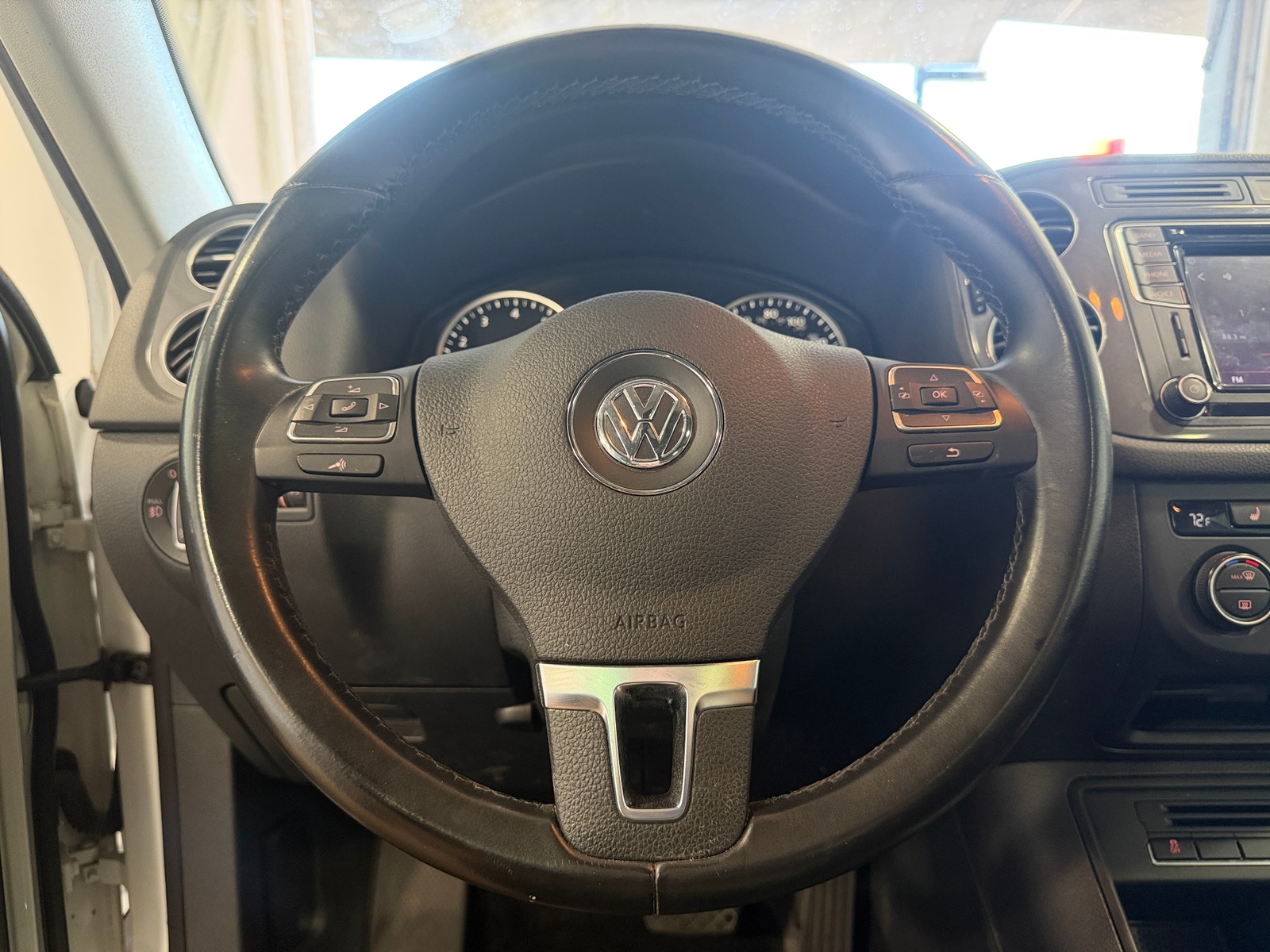 Thumbnail: 2017 Volkswagen Tiguan - 4