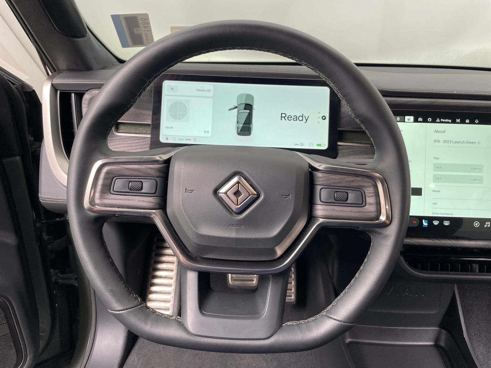Thumbnail: 2022 Rivian R1S - 4