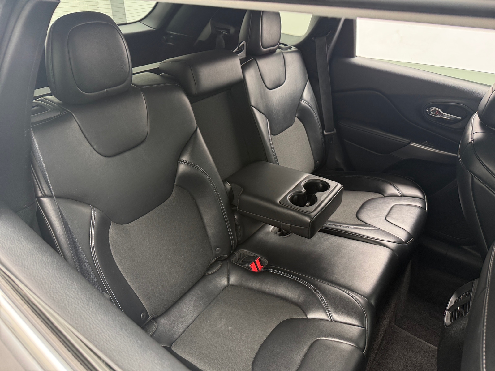 Thumbnail: 2019 Jeep Cherokee - 6