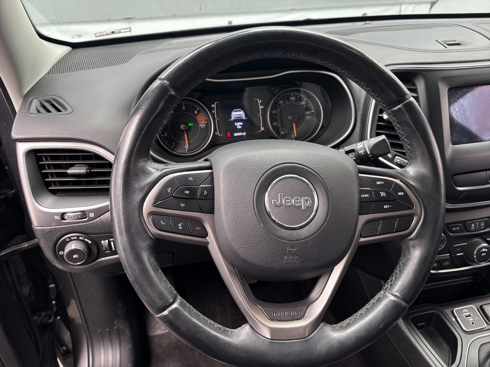 Thumbnail: 2019 Jeep Cherokee - 5