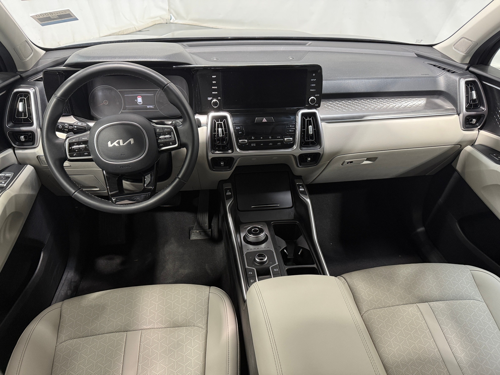 Thumbnail: 2023 Kia Sorento - 2
