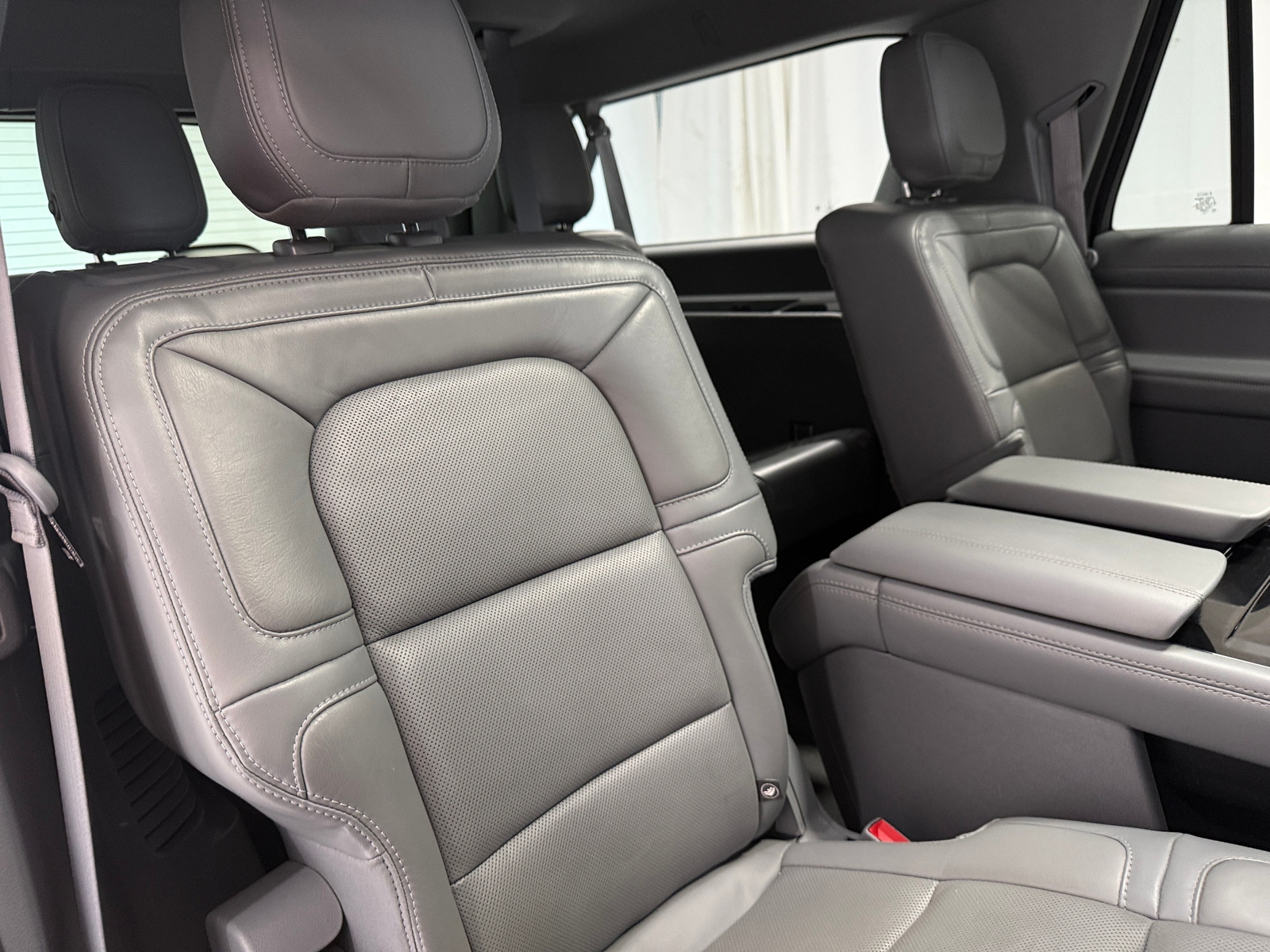 Thumbnail: 2021 Lincoln Navigator L - 5