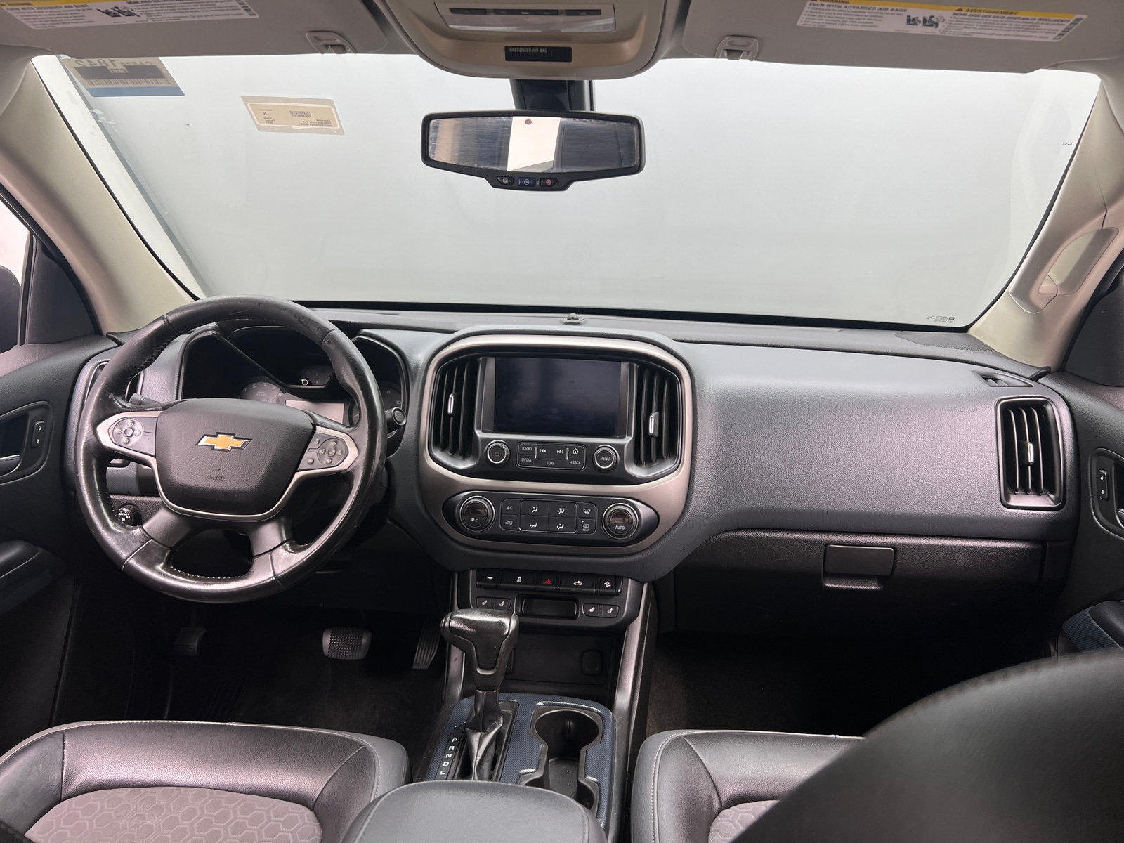 Thumbnail: 2017 Chevrolet Colorado - 3