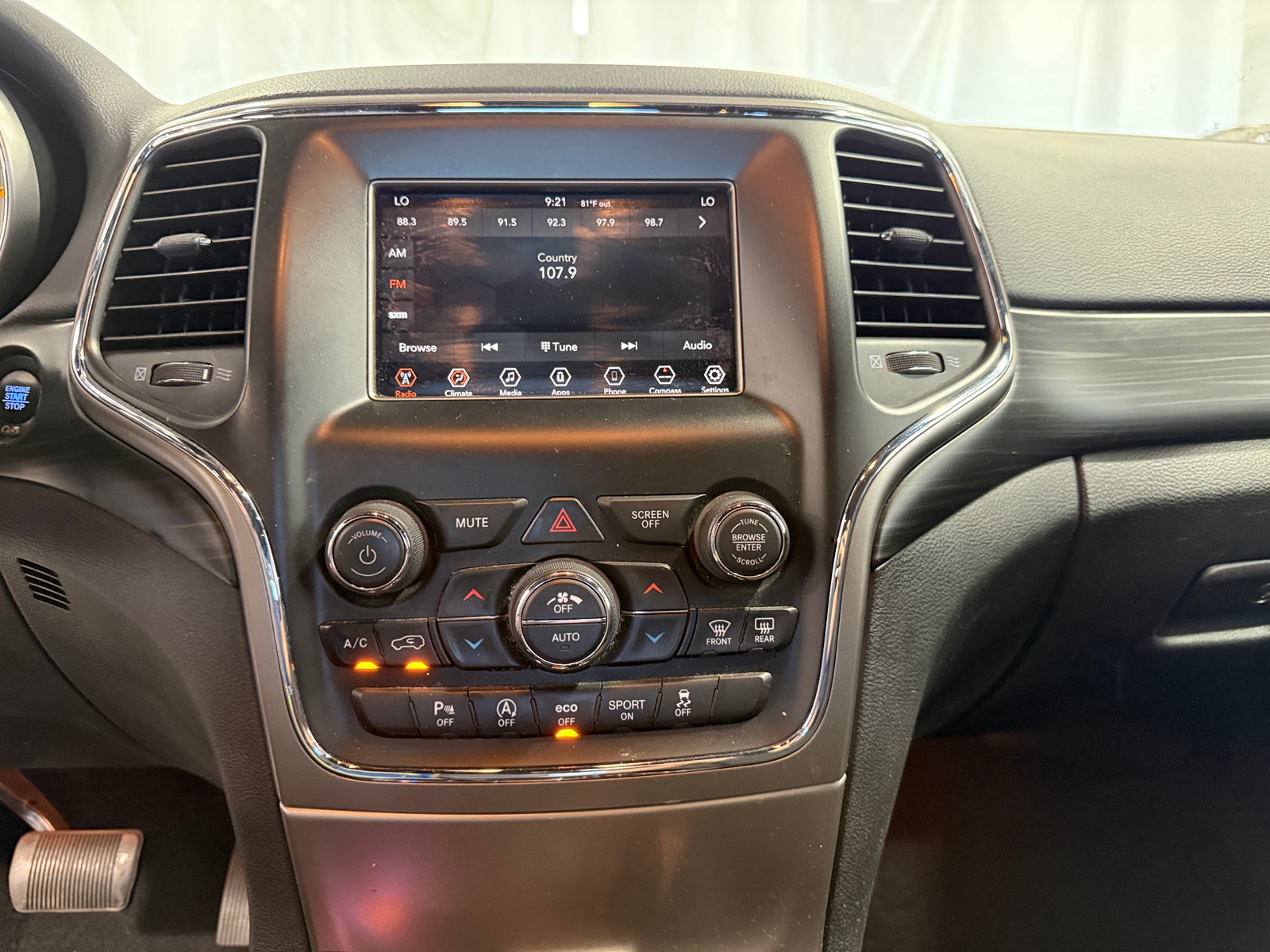 Thumbnail: 2019 Jeep Grand Cherokee - 4