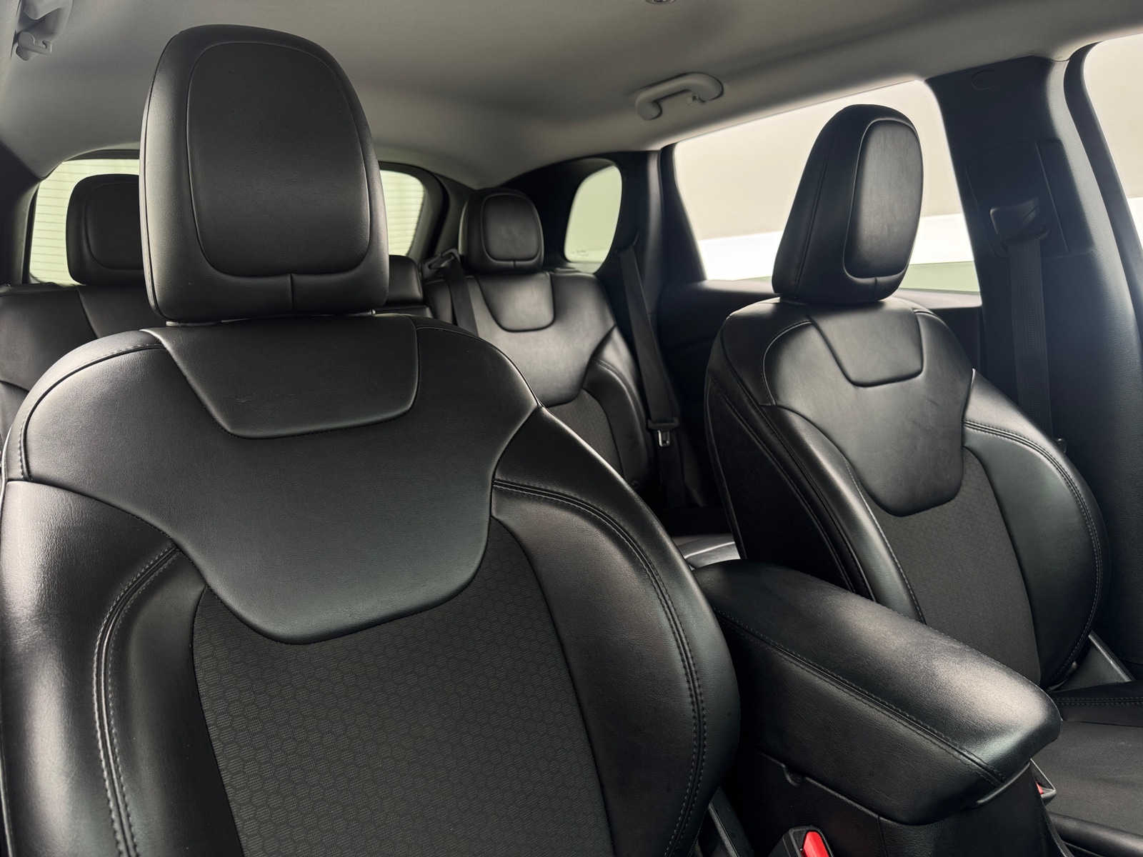 Thumbnail: 2019 Jeep Cherokee - 2
