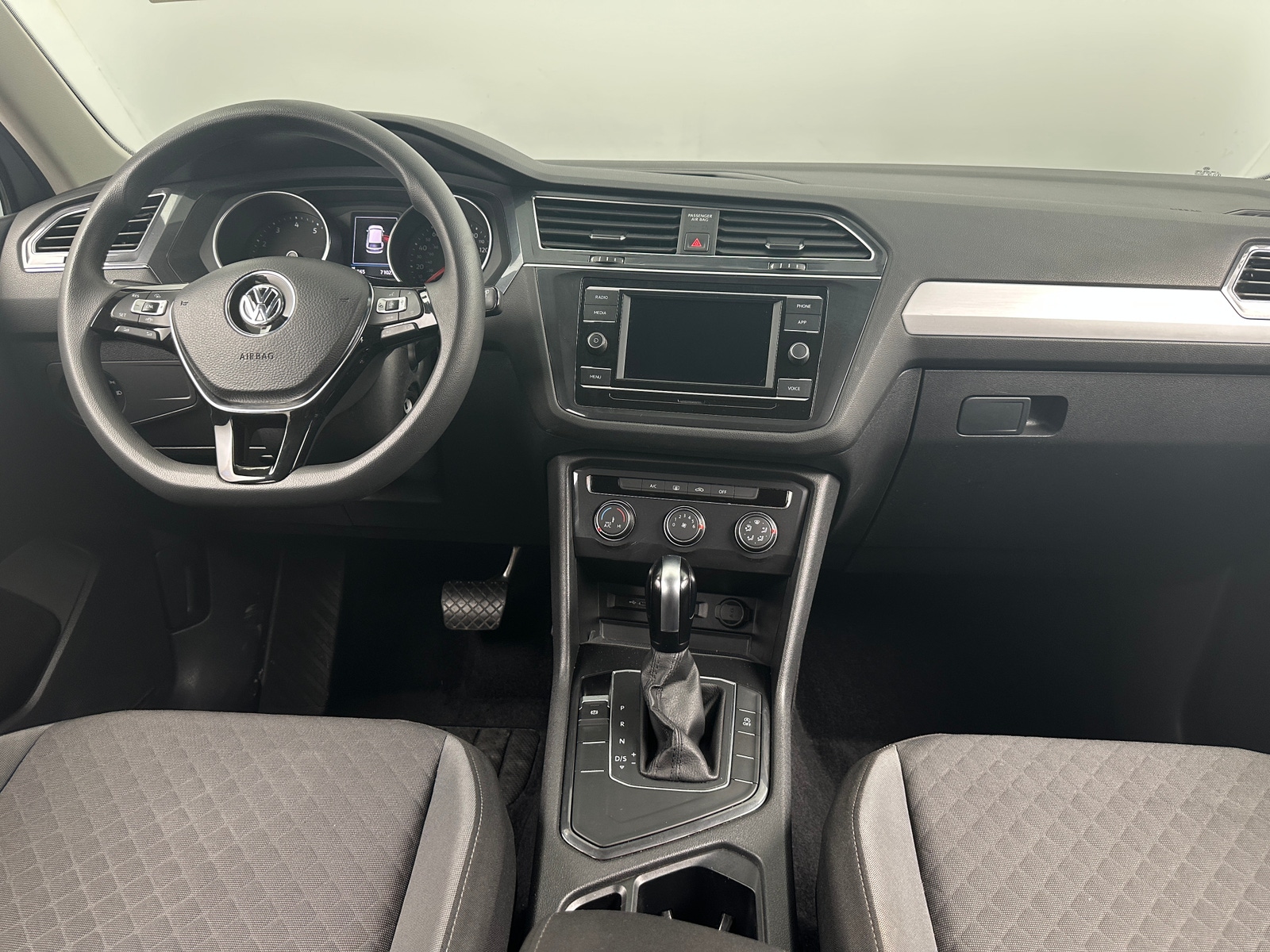 Thumbnail: 2020 Volkswagen Tiguan - 3