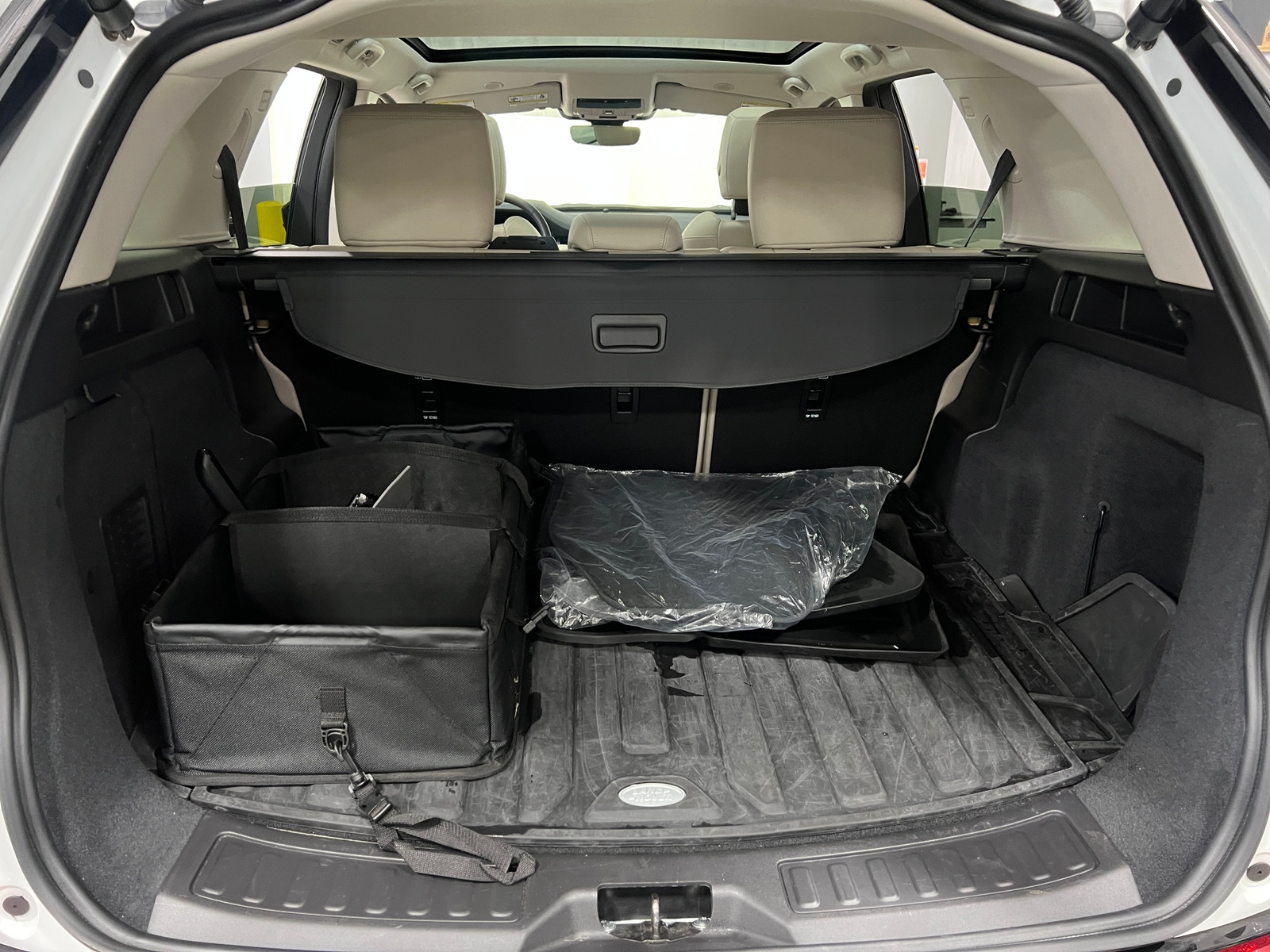 Thumbnail: 2024 Land Rover Discovery Sport - 6