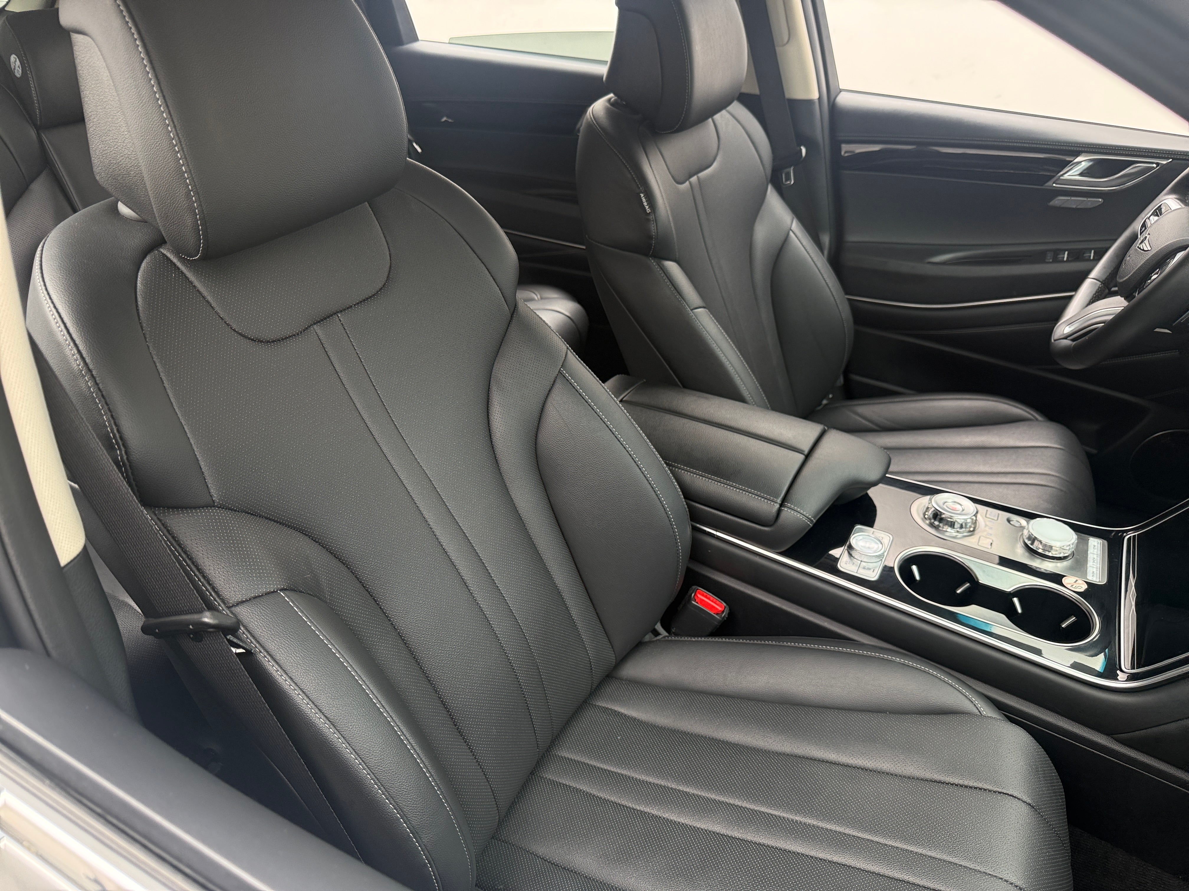 2025 Genesis Gv80