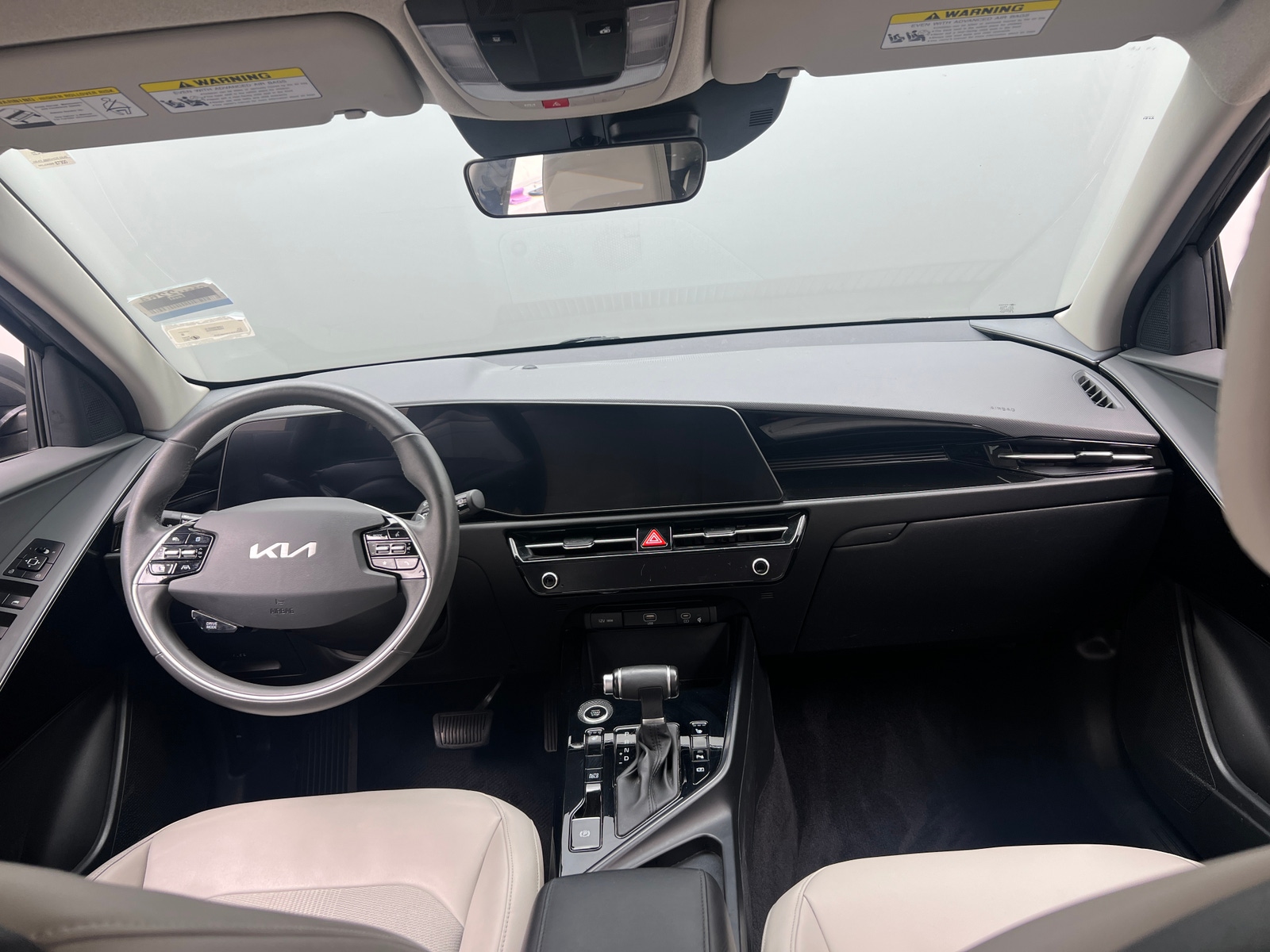 Thumbnail: 2023 Kia Niro - 3