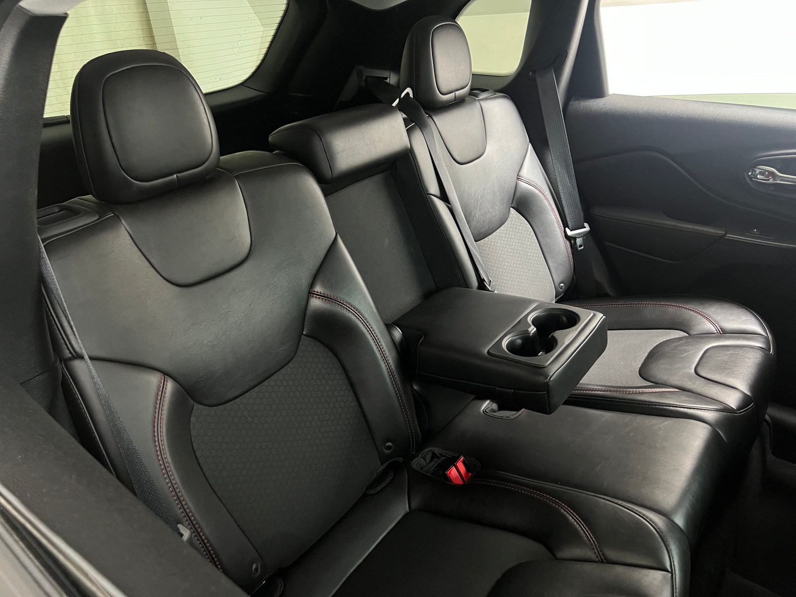 Thumbnail: 2019 Jeep Cherokee - 6