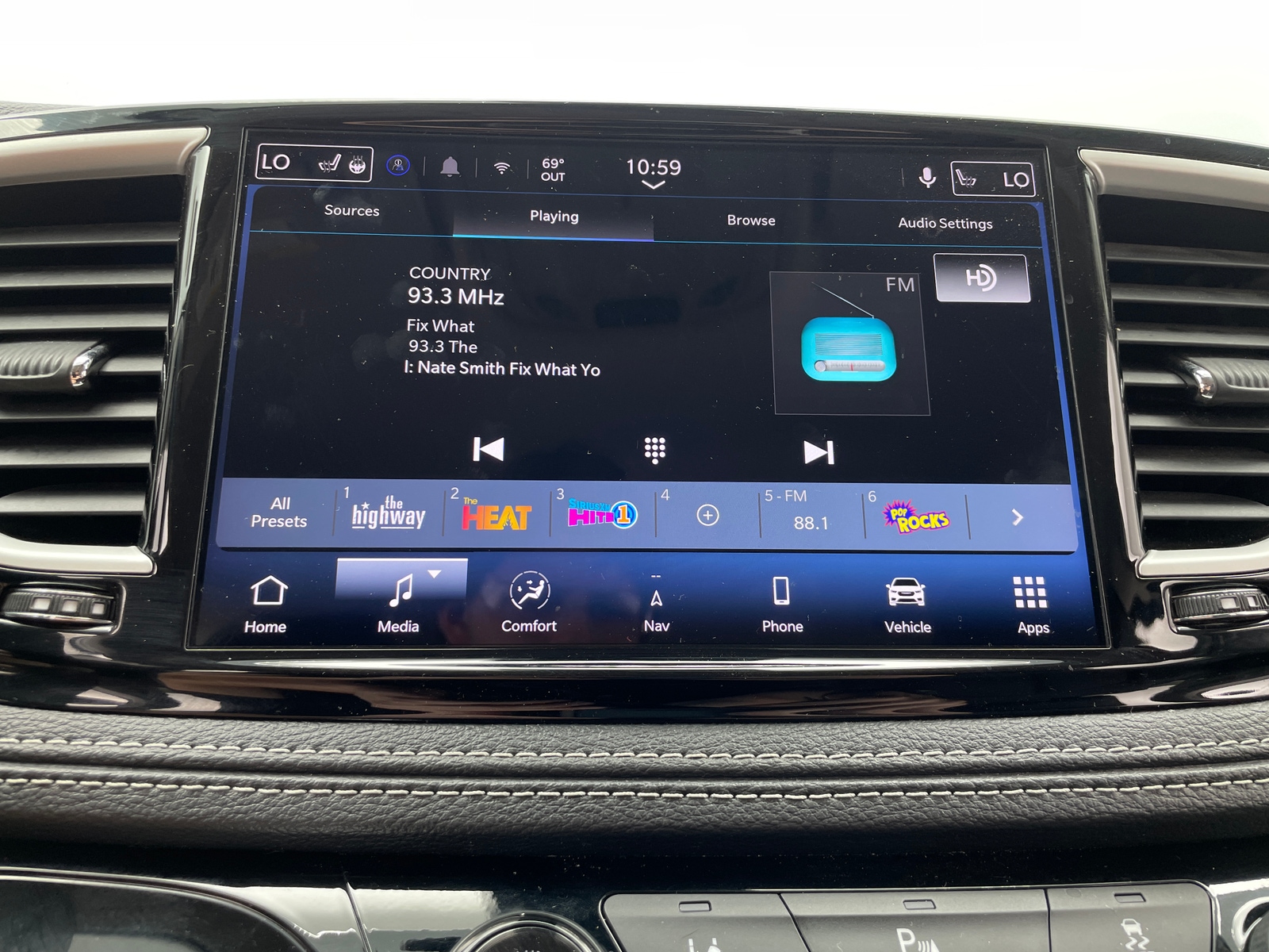 Thumbnail: 2024 Chrysler Pacifica - 3
