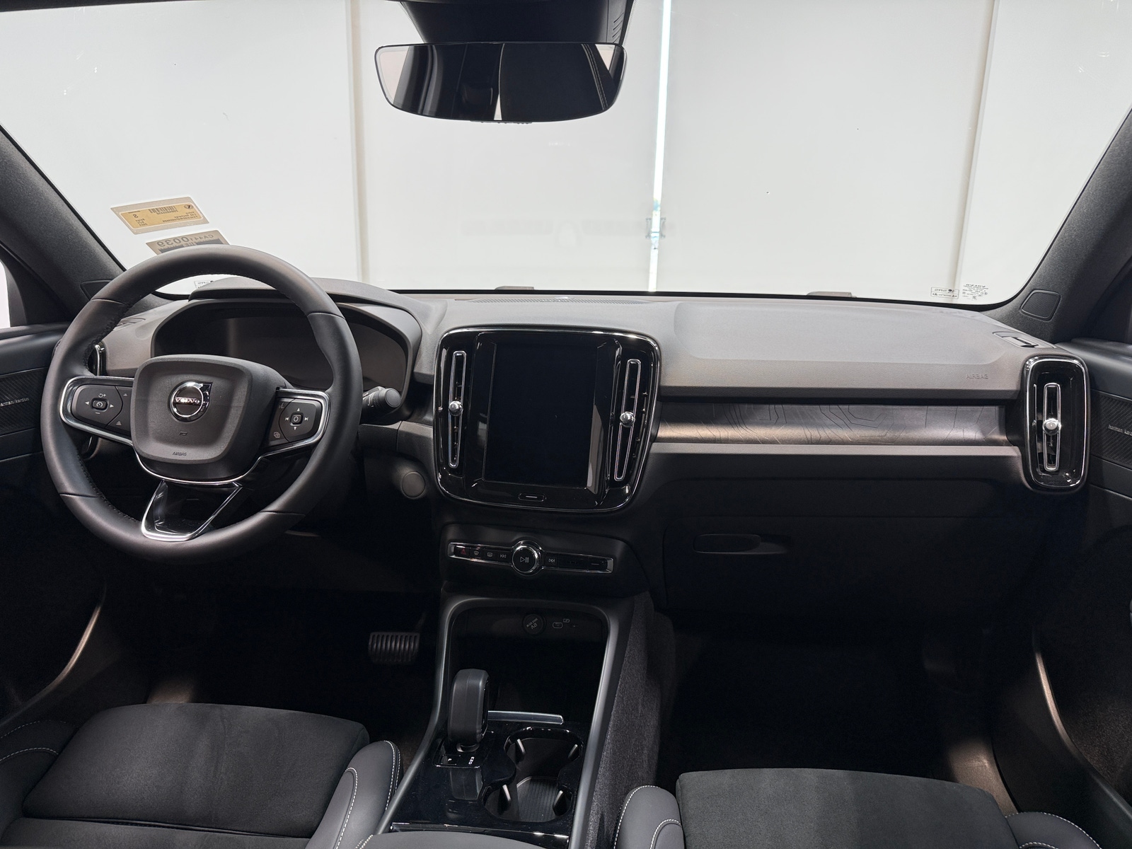 Thumbnail: 2023 Volvo C40 - 3